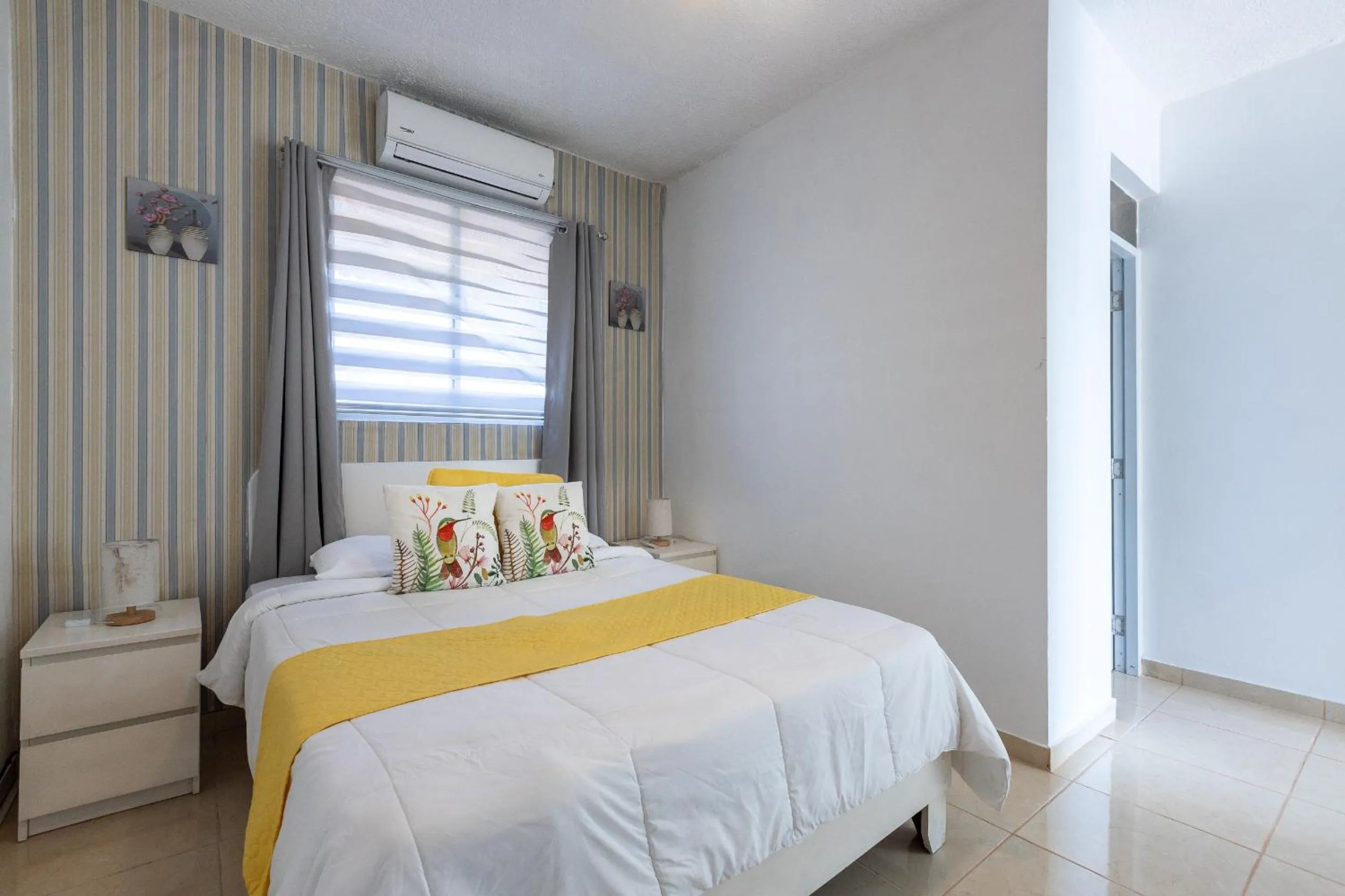 Bed in EDMA APARTAHOTEL