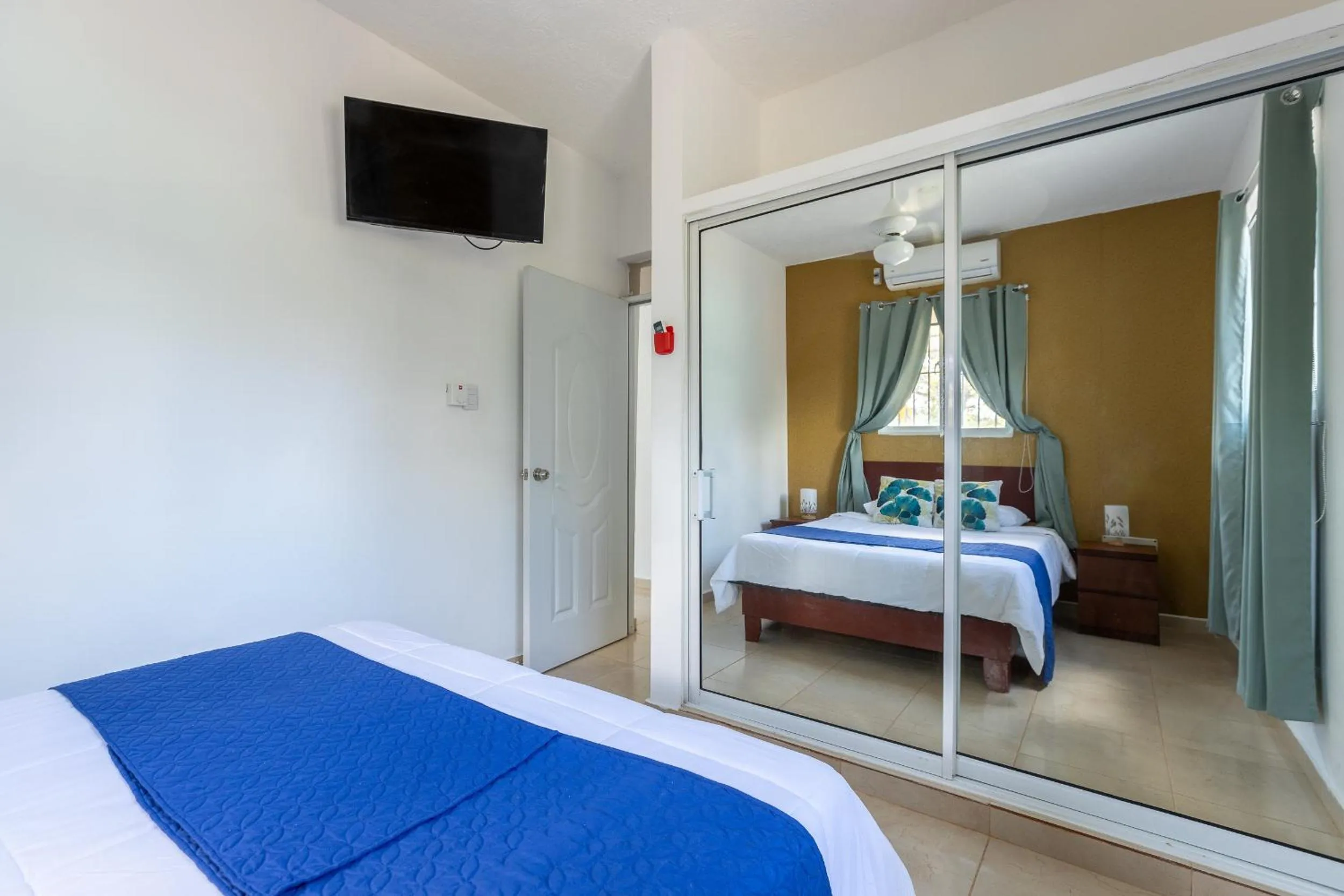 Bed in EDMA APARTAHOTEL