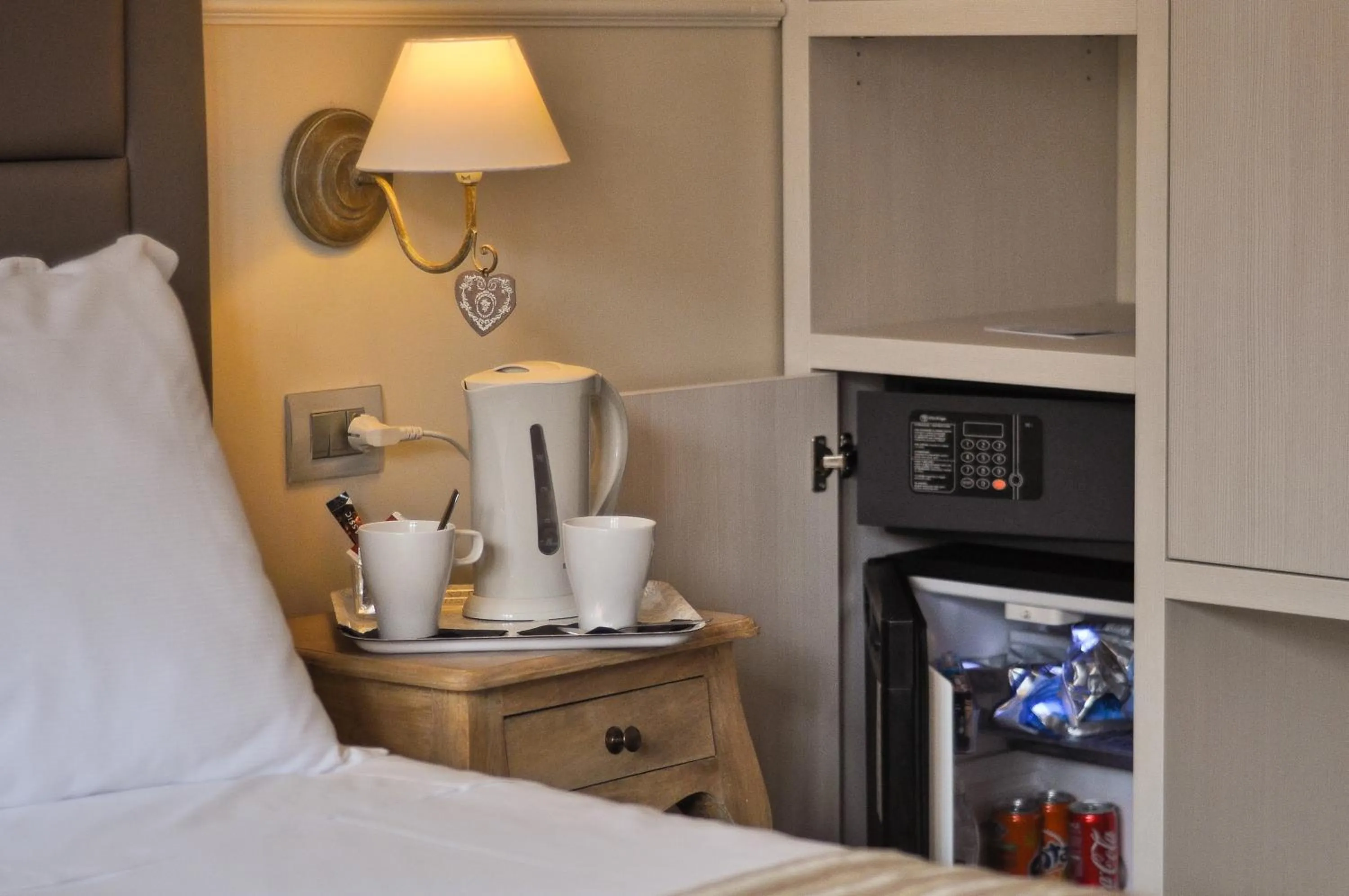 Coffee/tea facilities, Bed in Seven Suites
