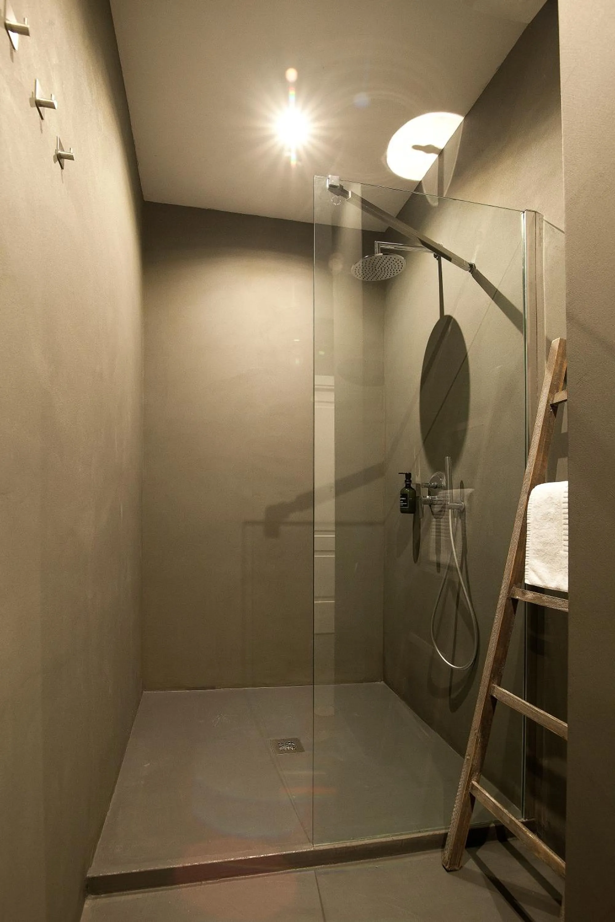 Shower in Seven Suites