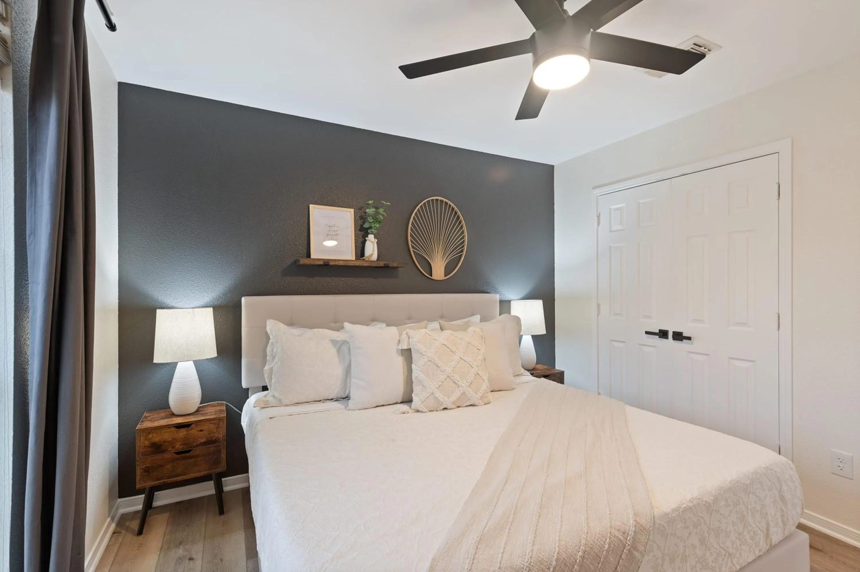 Bed in Lake Marble Falls Waterfront, House, Wet Slip, Huge Yard