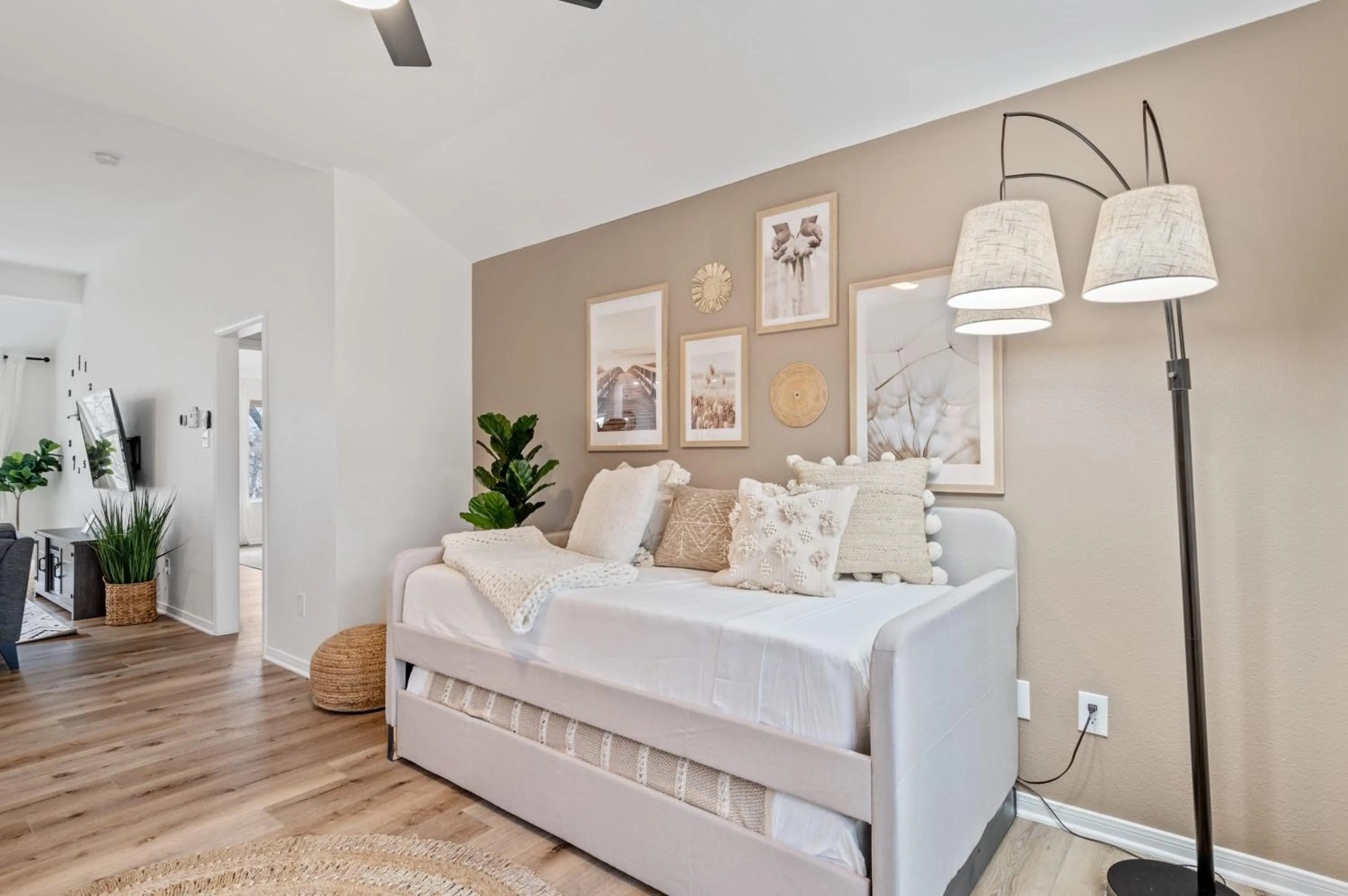 Bed in Lake Marble Falls Waterfront, House, Wet Slip, Huge Yard