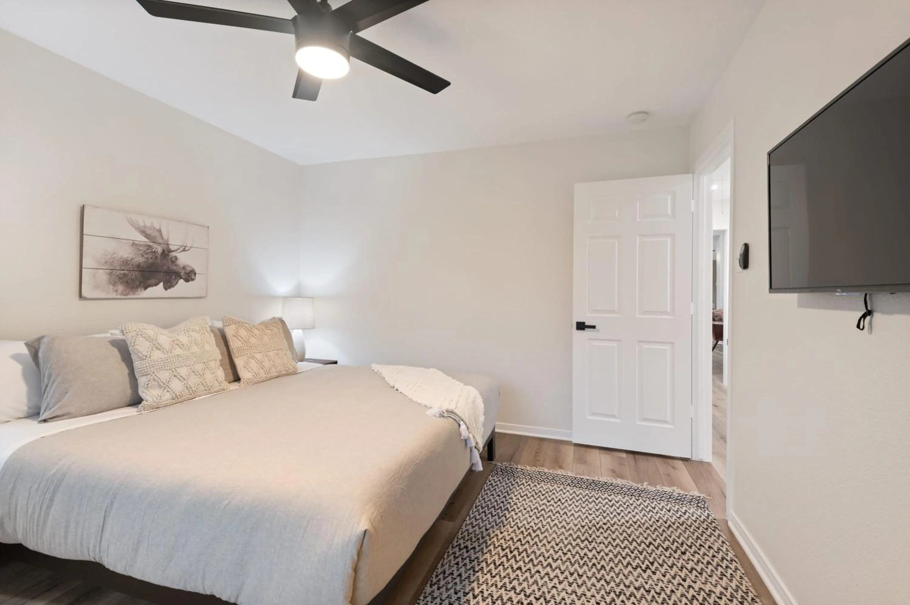 Bed in Lake Marble Falls Waterfront, House, Wet Slip, Huge Yard