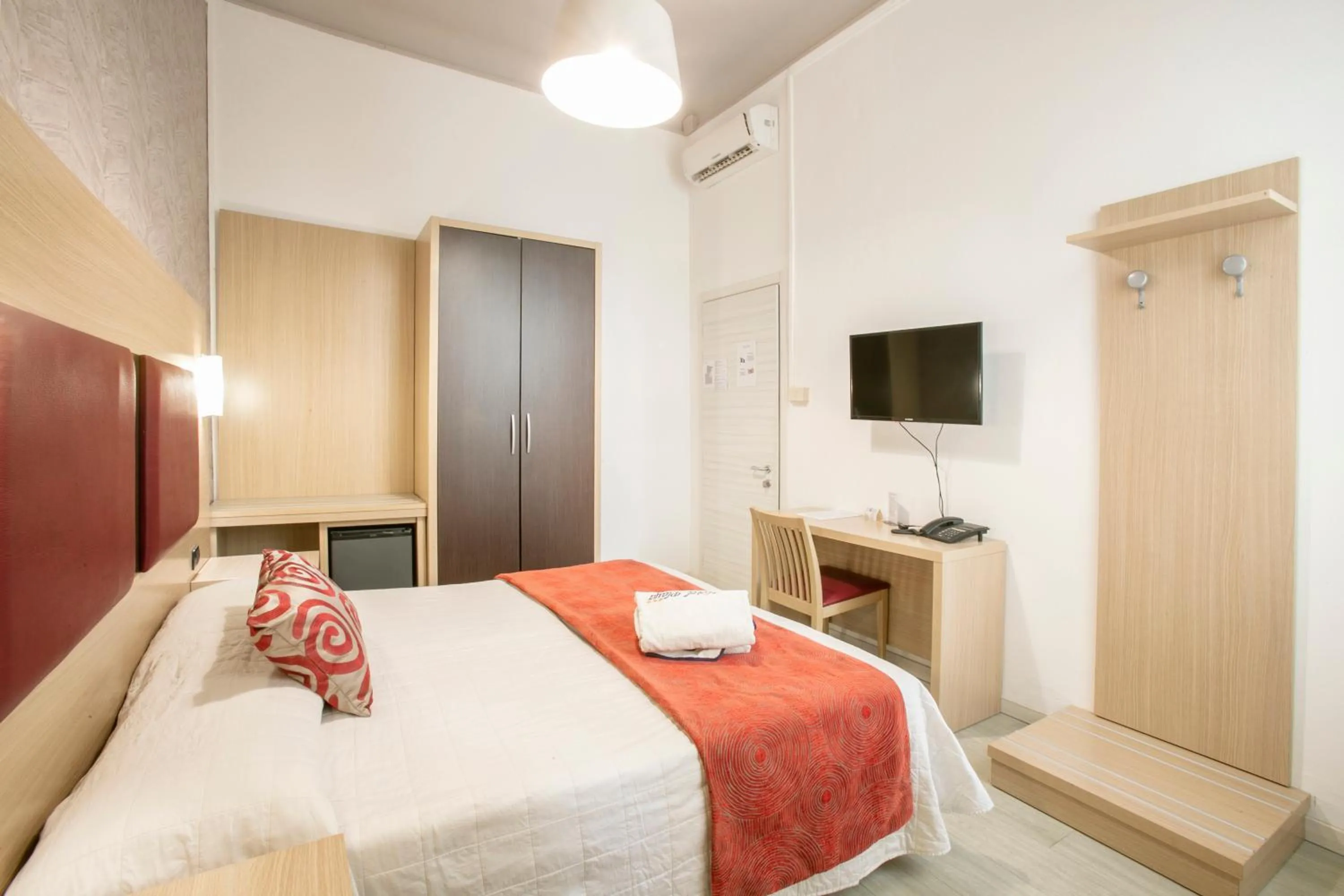 air conditioner, Bed in Hotel Playa