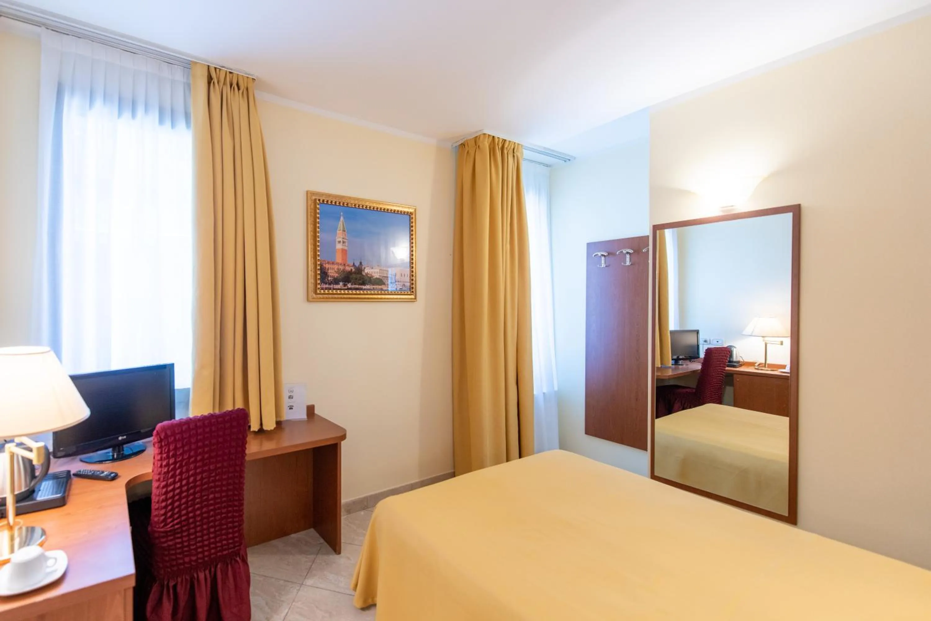 Bed in Hotel Ambasciata Venice - Atika & Atif