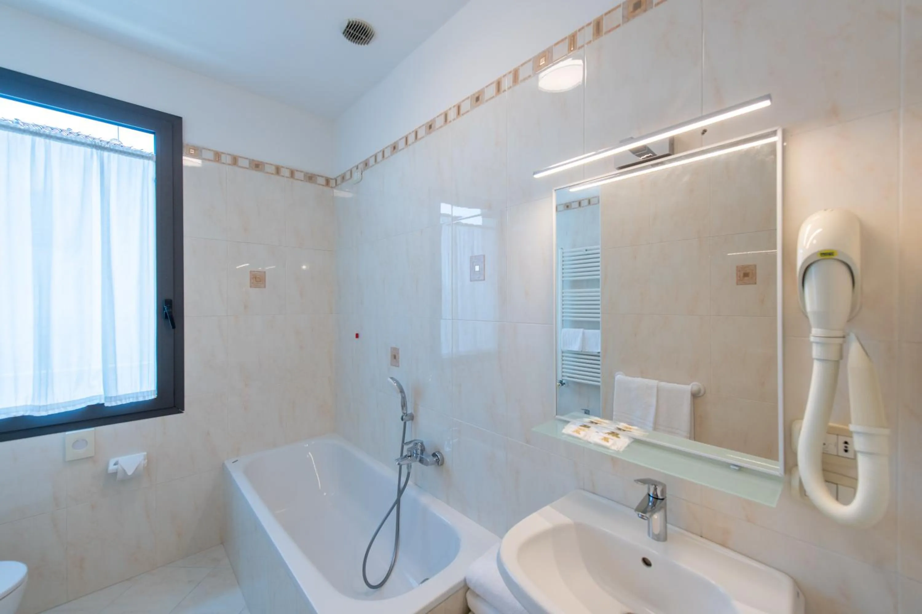 Toilet in Hotel Ambasciata Venice - Atika & Atif