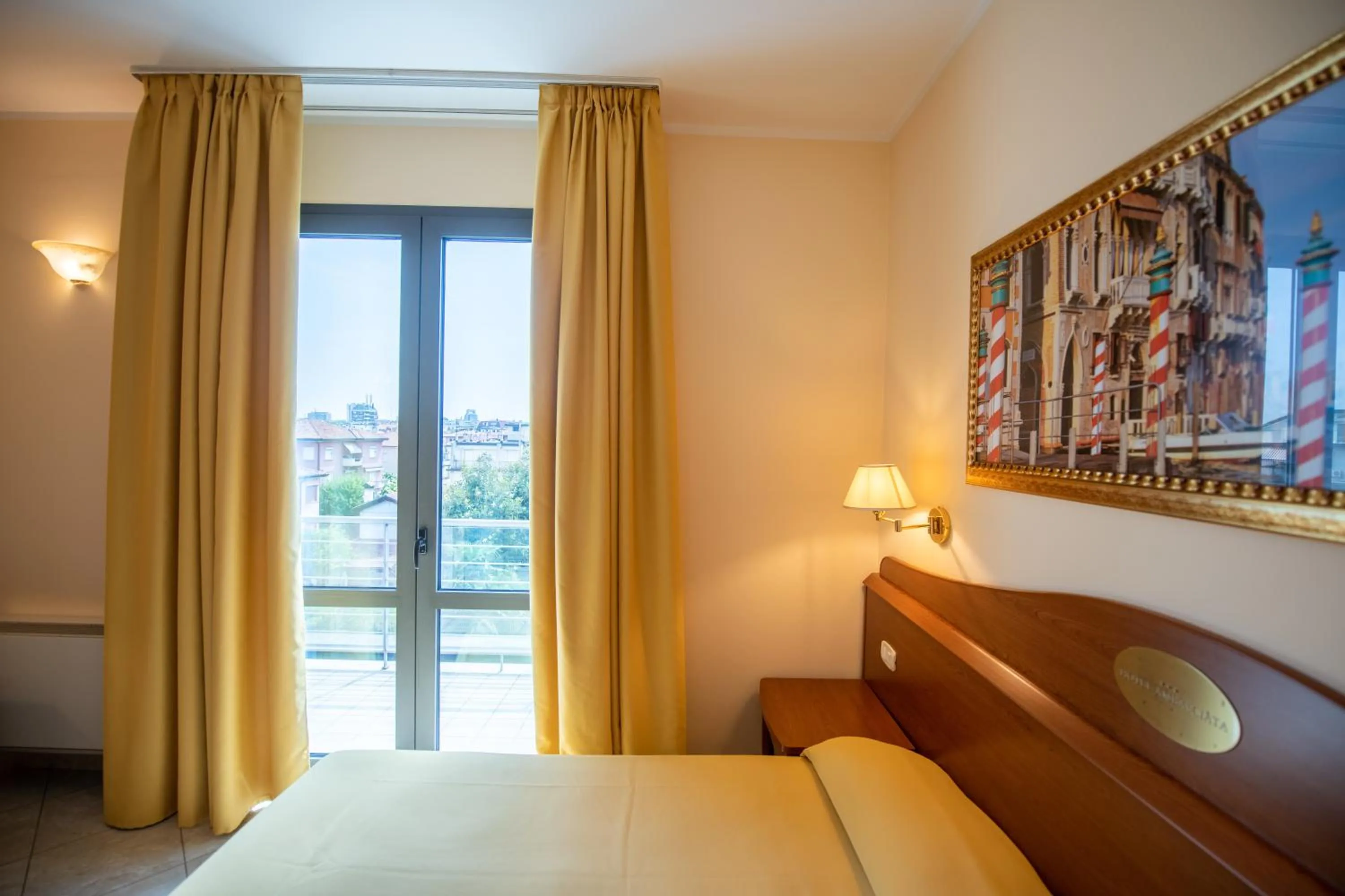 Bed in Hotel Ambasciata Venice - Atika & Atif