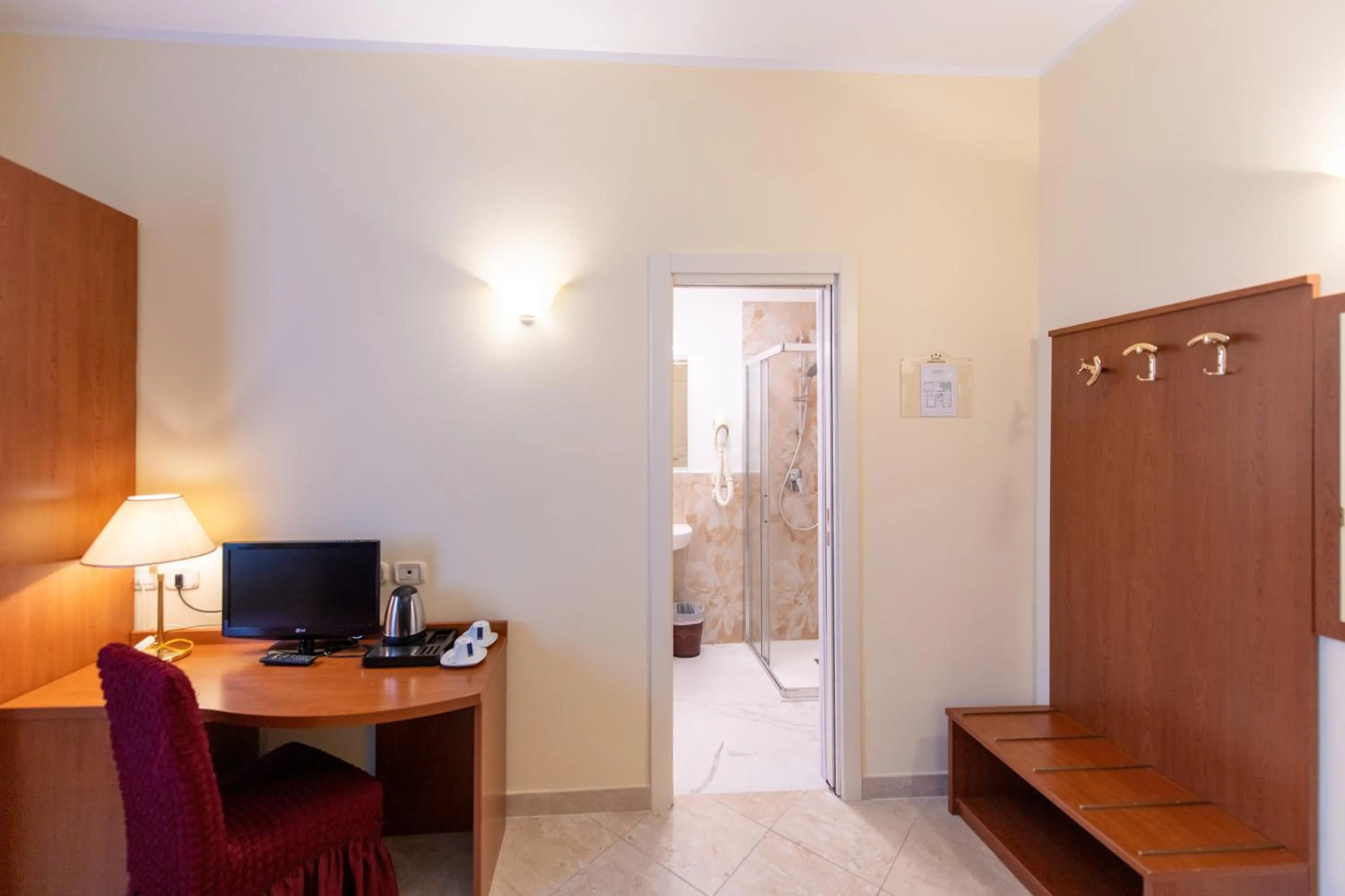 Bed in Hotel Ambasciata Venice - Atika & Atif