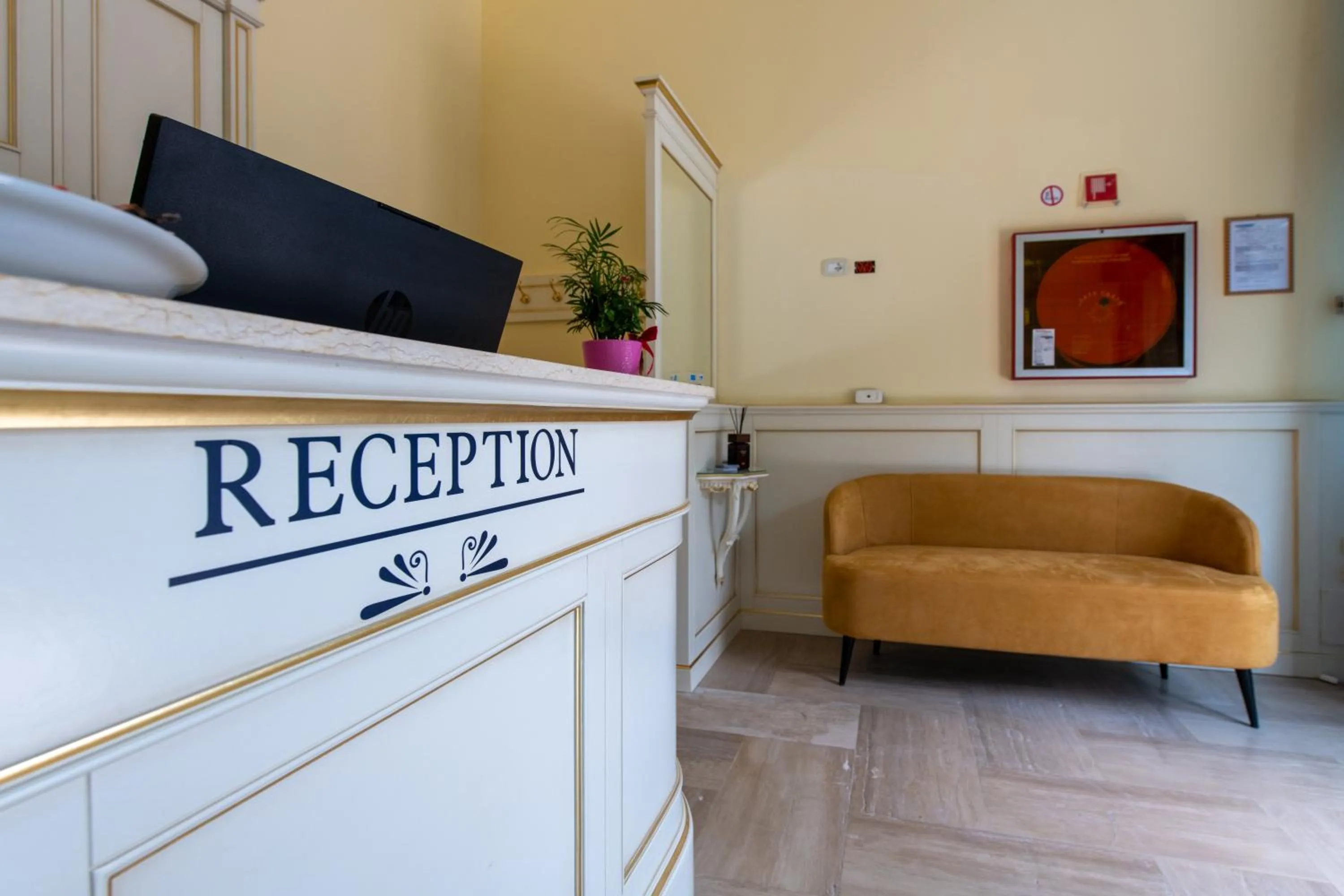 Lobby or reception in Hotel Ambasciata Venice - Atika & Atif