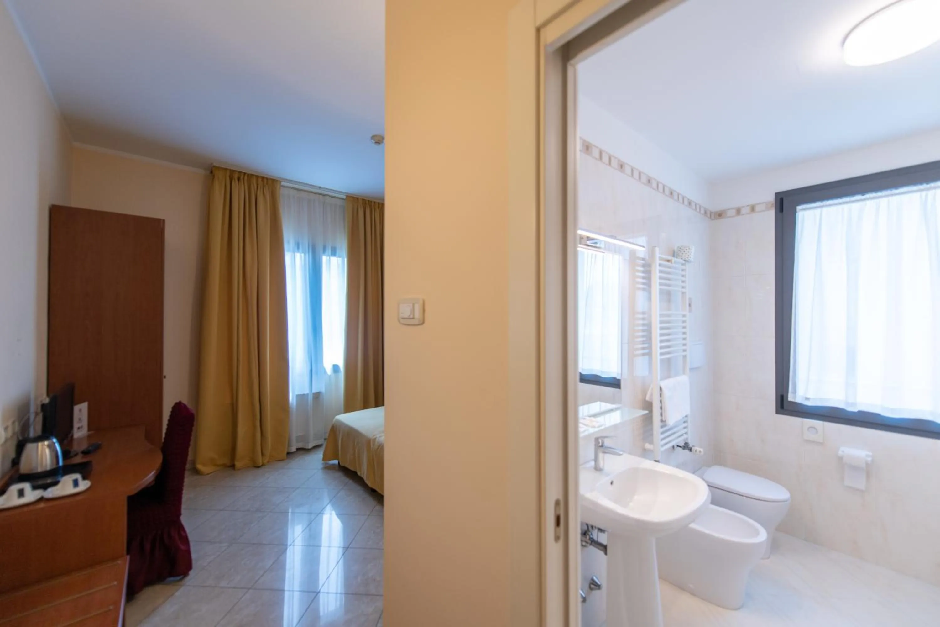 Toilet in Hotel Ambasciata Venice - Atika & Atif