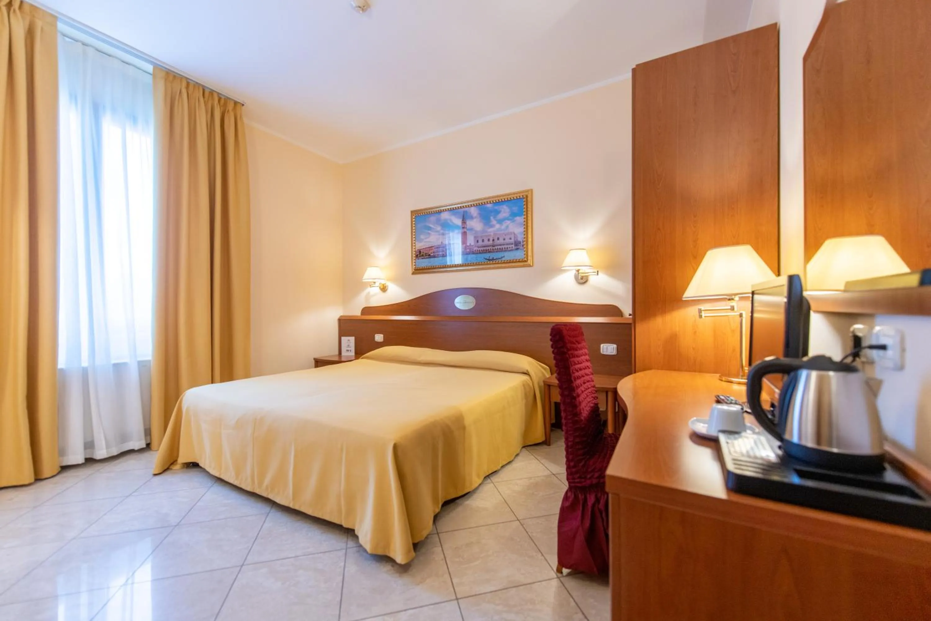 Bed in Hotel Ambasciata Venice - Atika & Atif