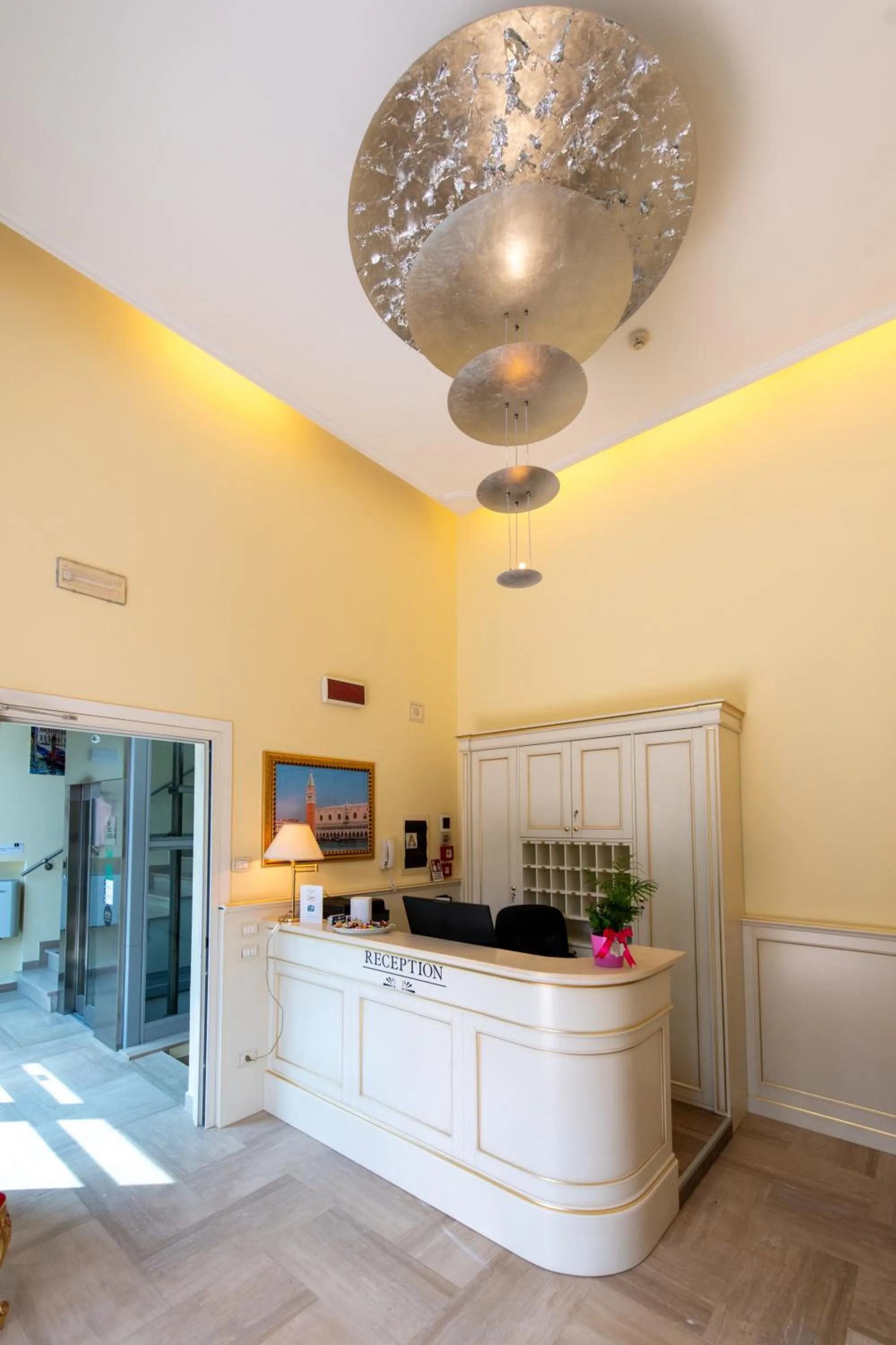 Lobby or reception in Hotel Ambasciata Venice - Atika & Atif