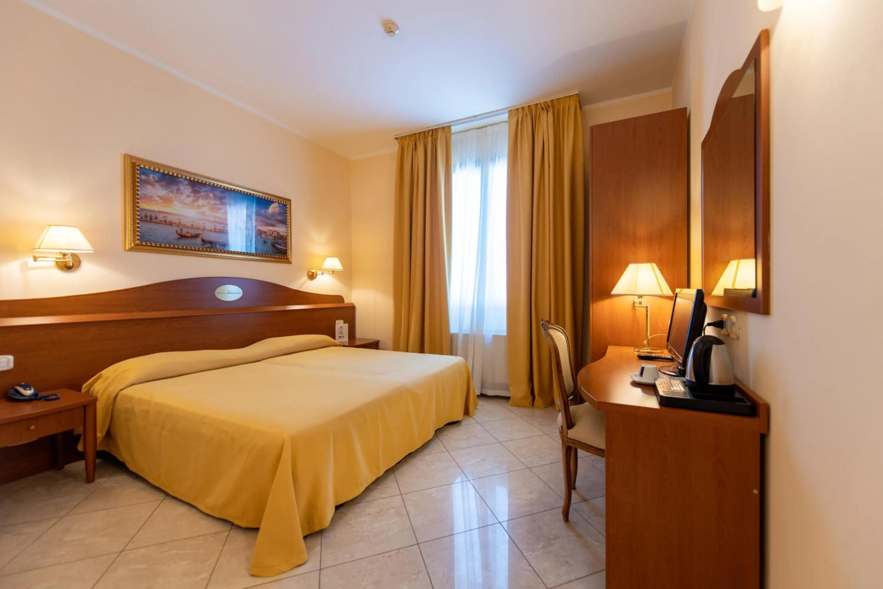 Bed in Hotel Ambasciata Venice - Atika & Atif