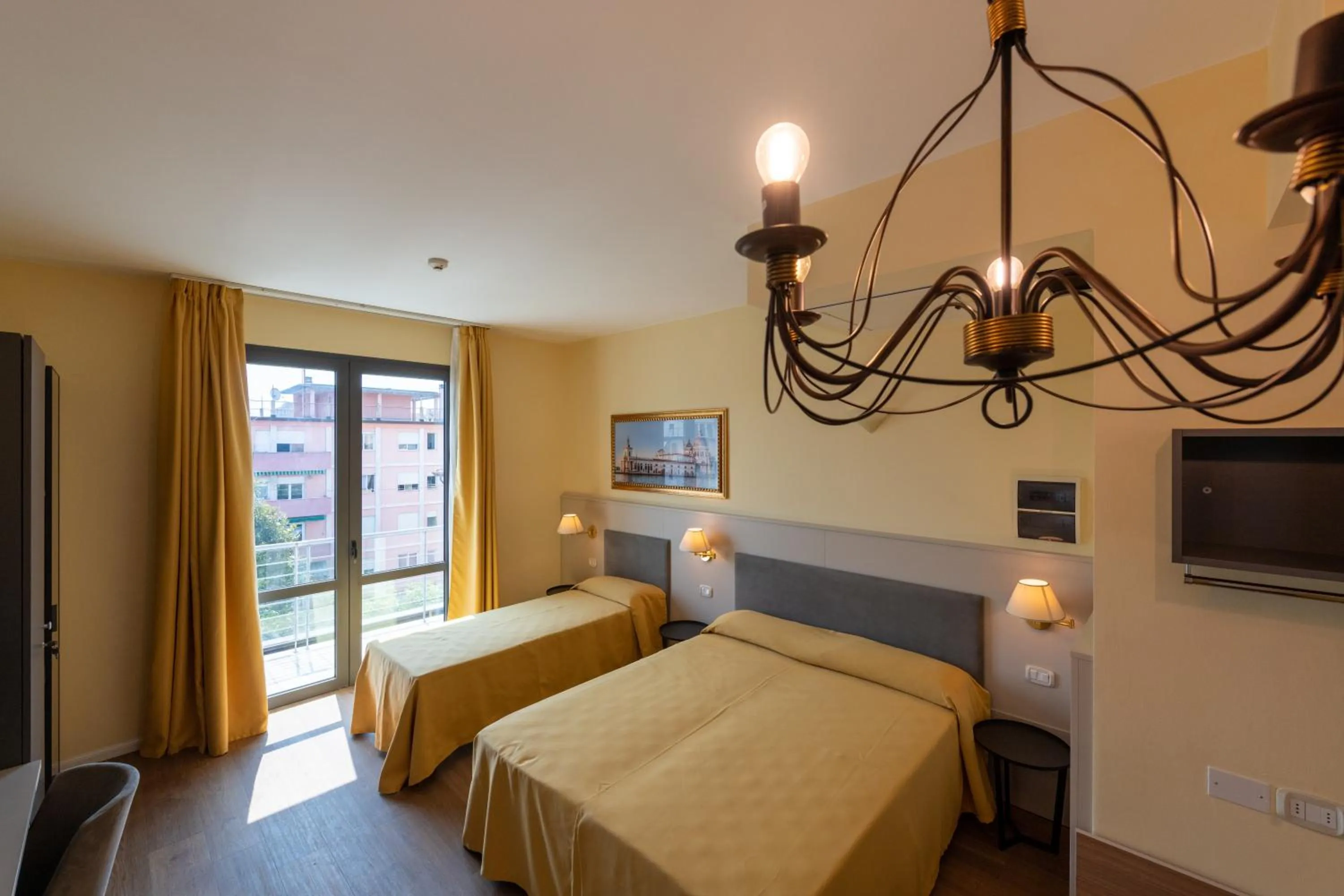 Bed in Hotel Ambasciata Venice - Atika & Atif