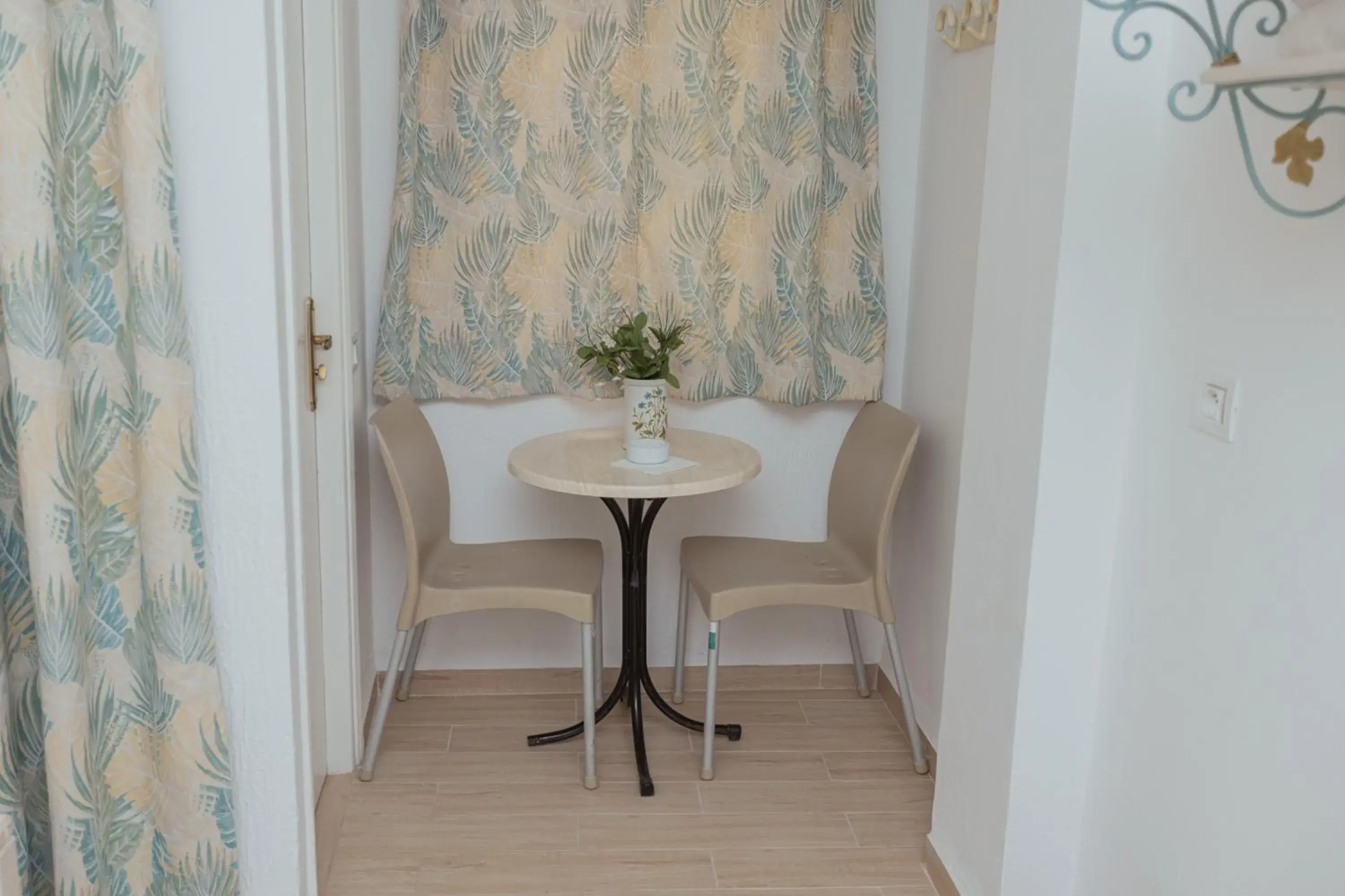 Large Double Room in Hôtel Résidence Monia COMPLETELY RENOVATED Large Double Room in Hôtel Résidence Monia COMPLETELY RENOVATED