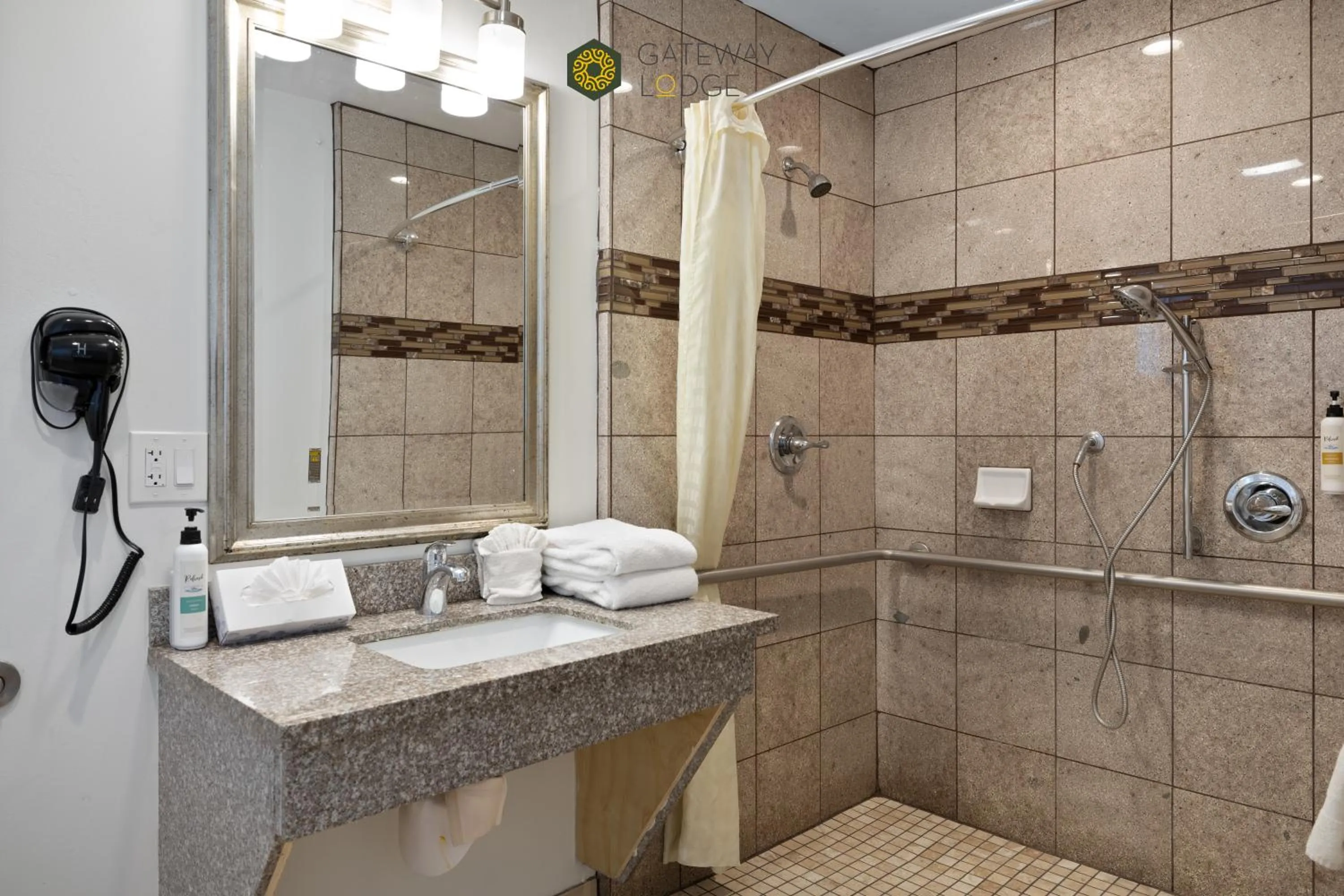 Bathroom in Gateway Lodge