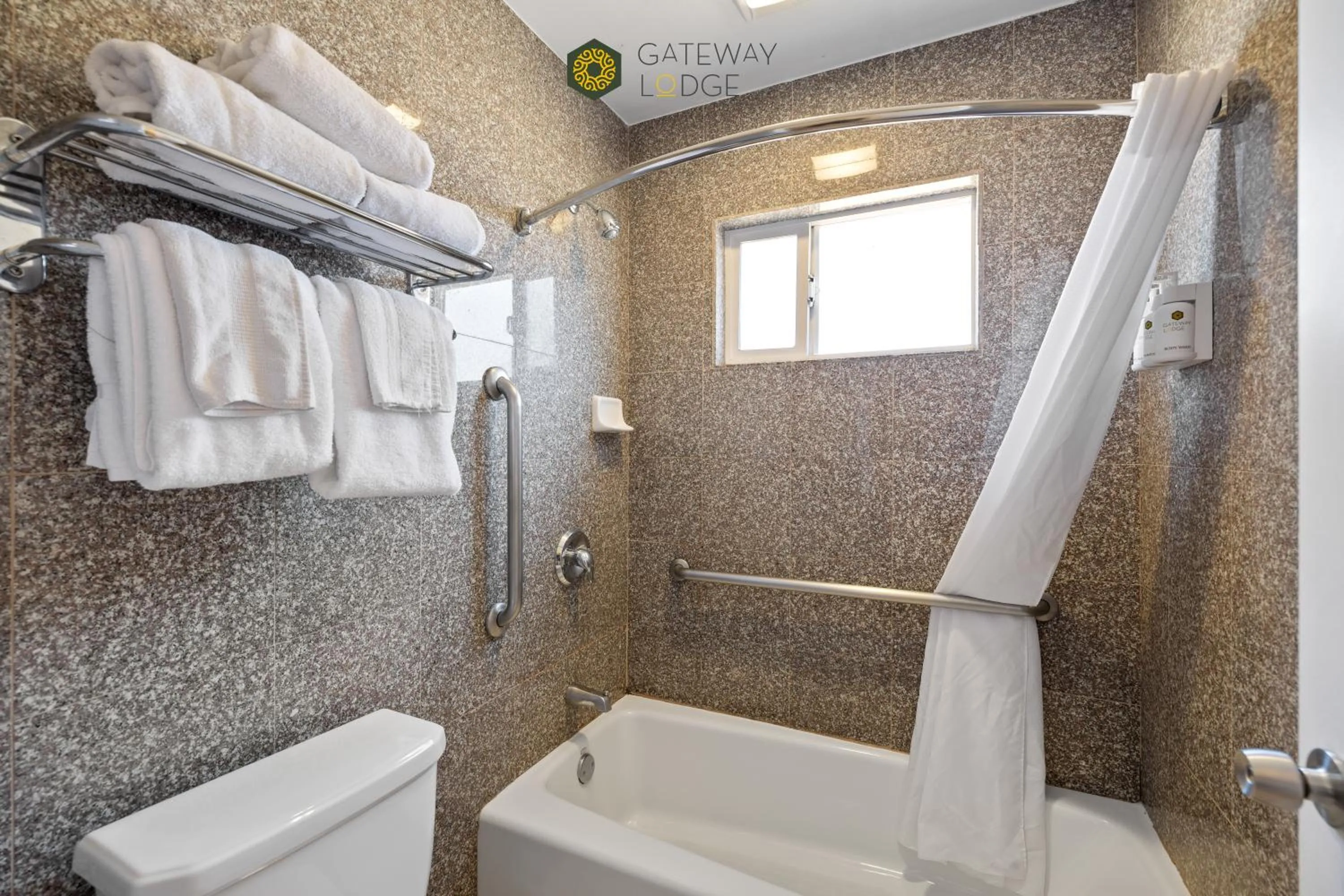 Bathroom in Gateway Lodge