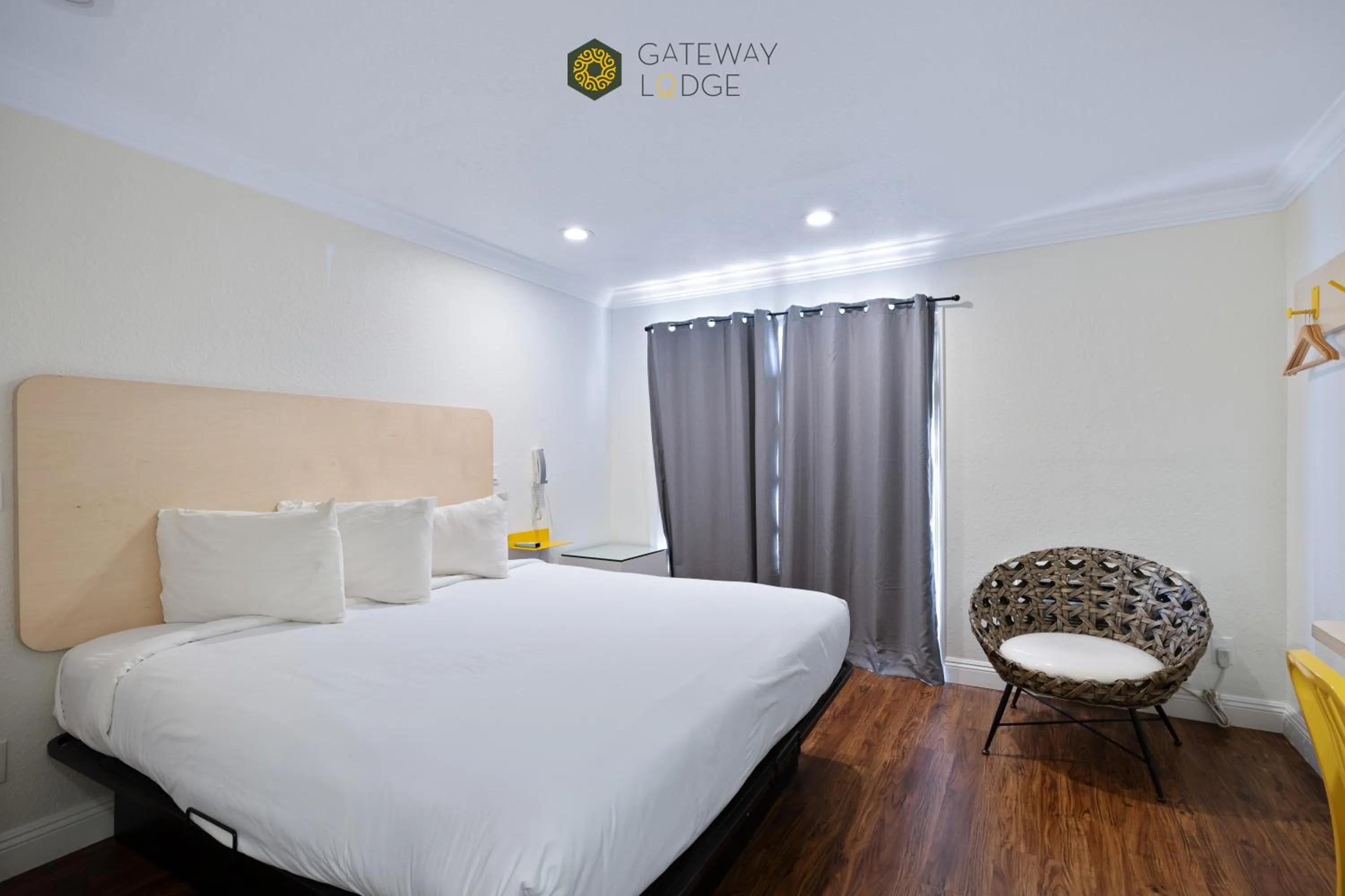 Bedroom, Bed in Gateway Lodge