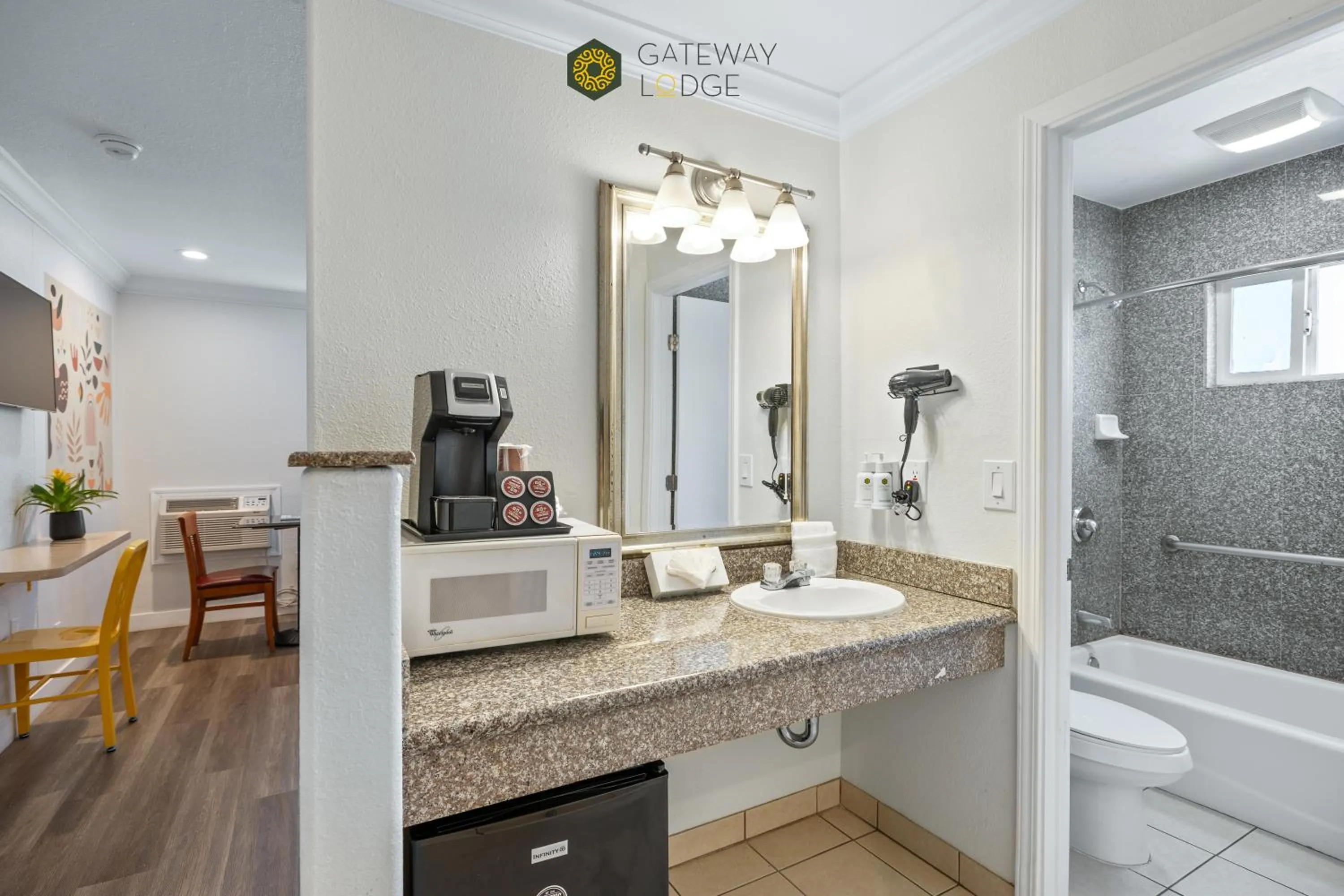 Bedroom in Gateway Lodge