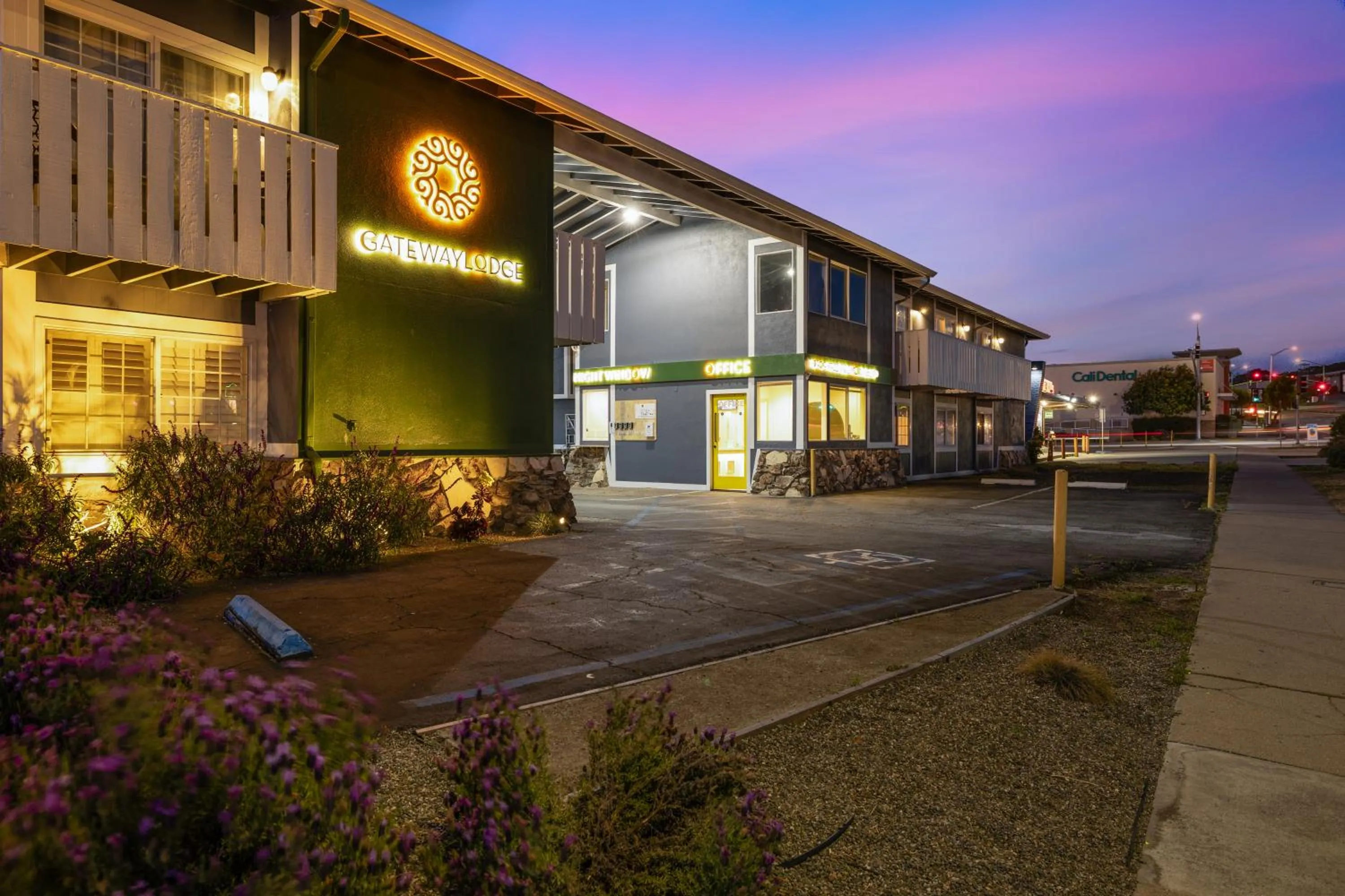 Night in Gateway Lodge