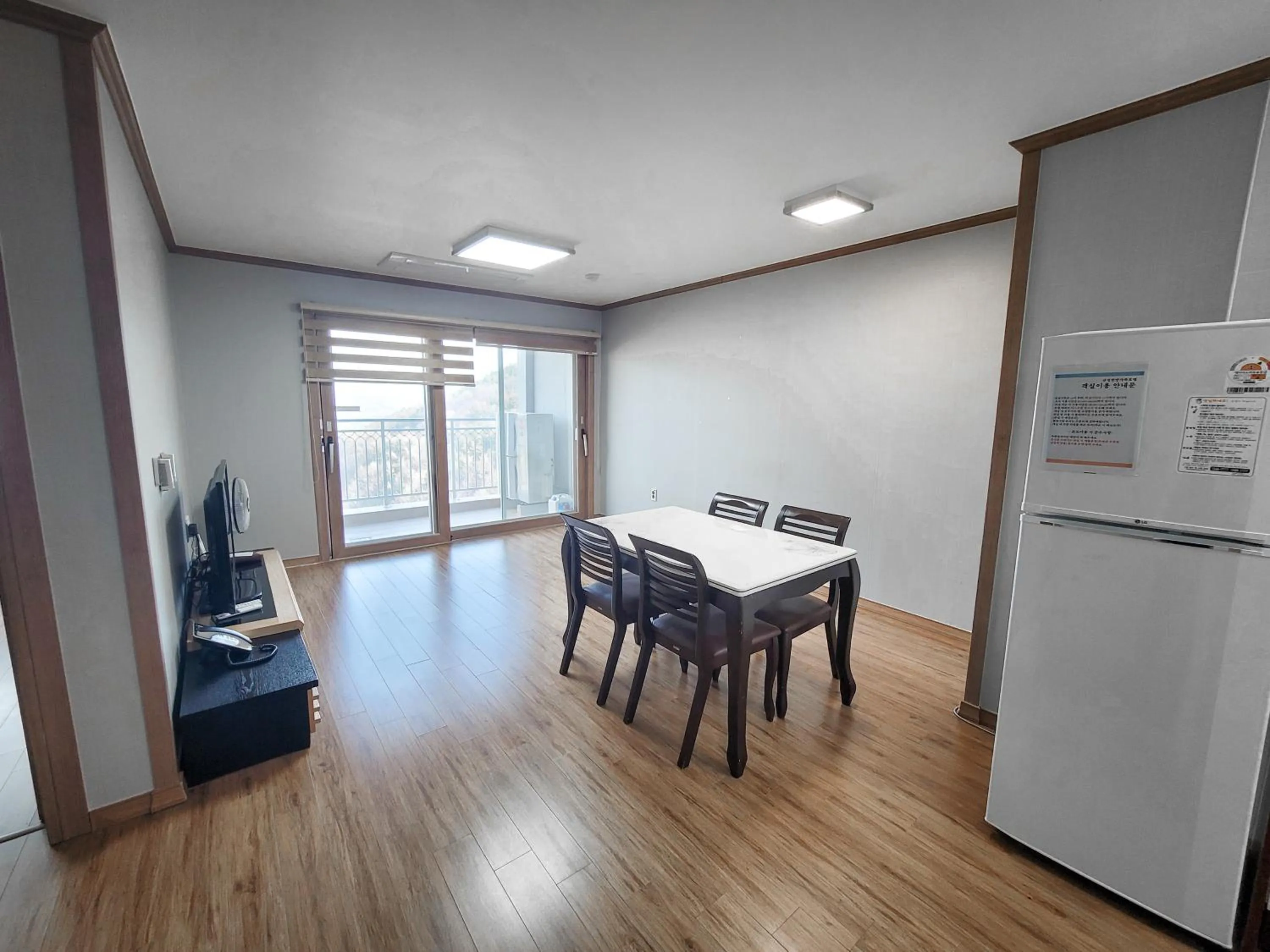Dining area in Sancheong Korean Medicine Family Hotel