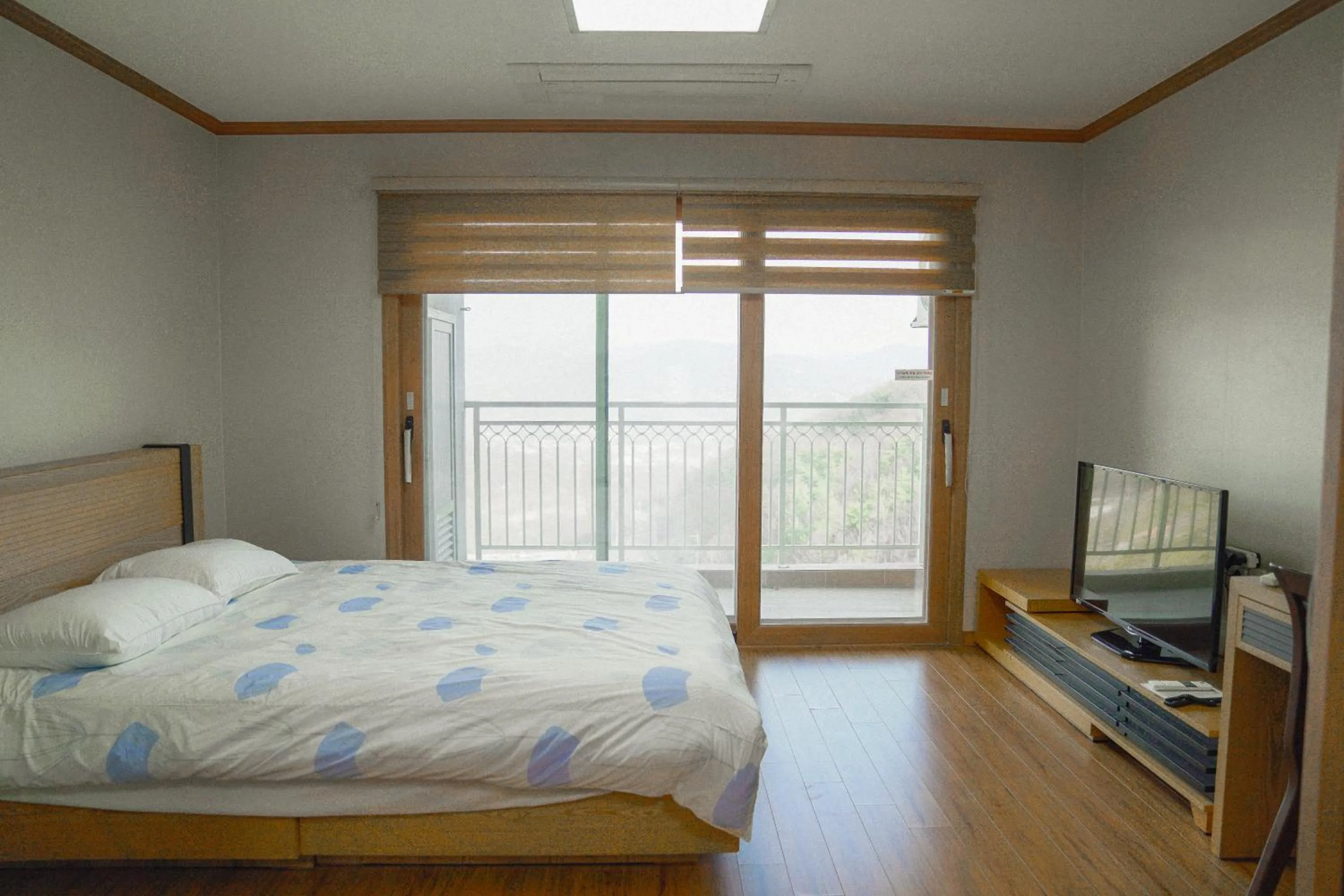 Bed in Sancheong Korean Medicine Family Hotel