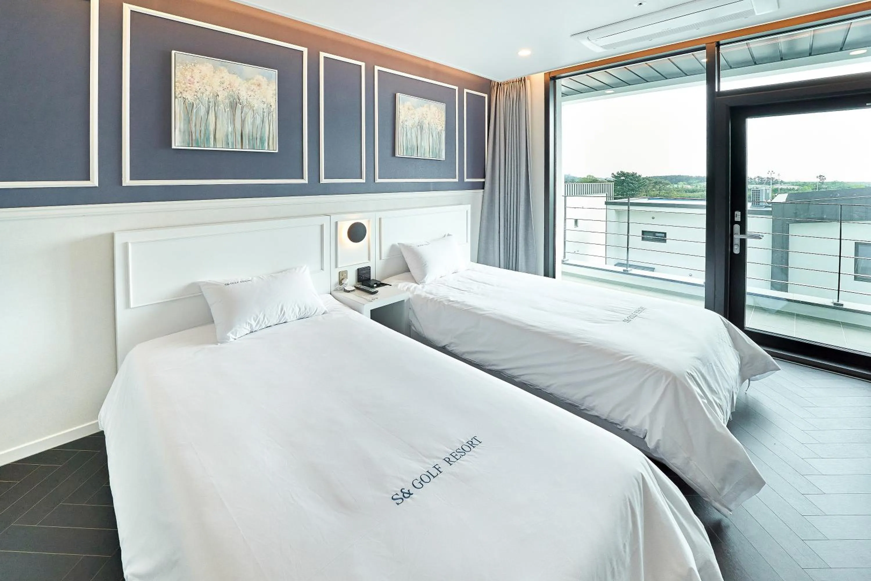 Photo of the whole room, Bed in SN Hotel Daecheon