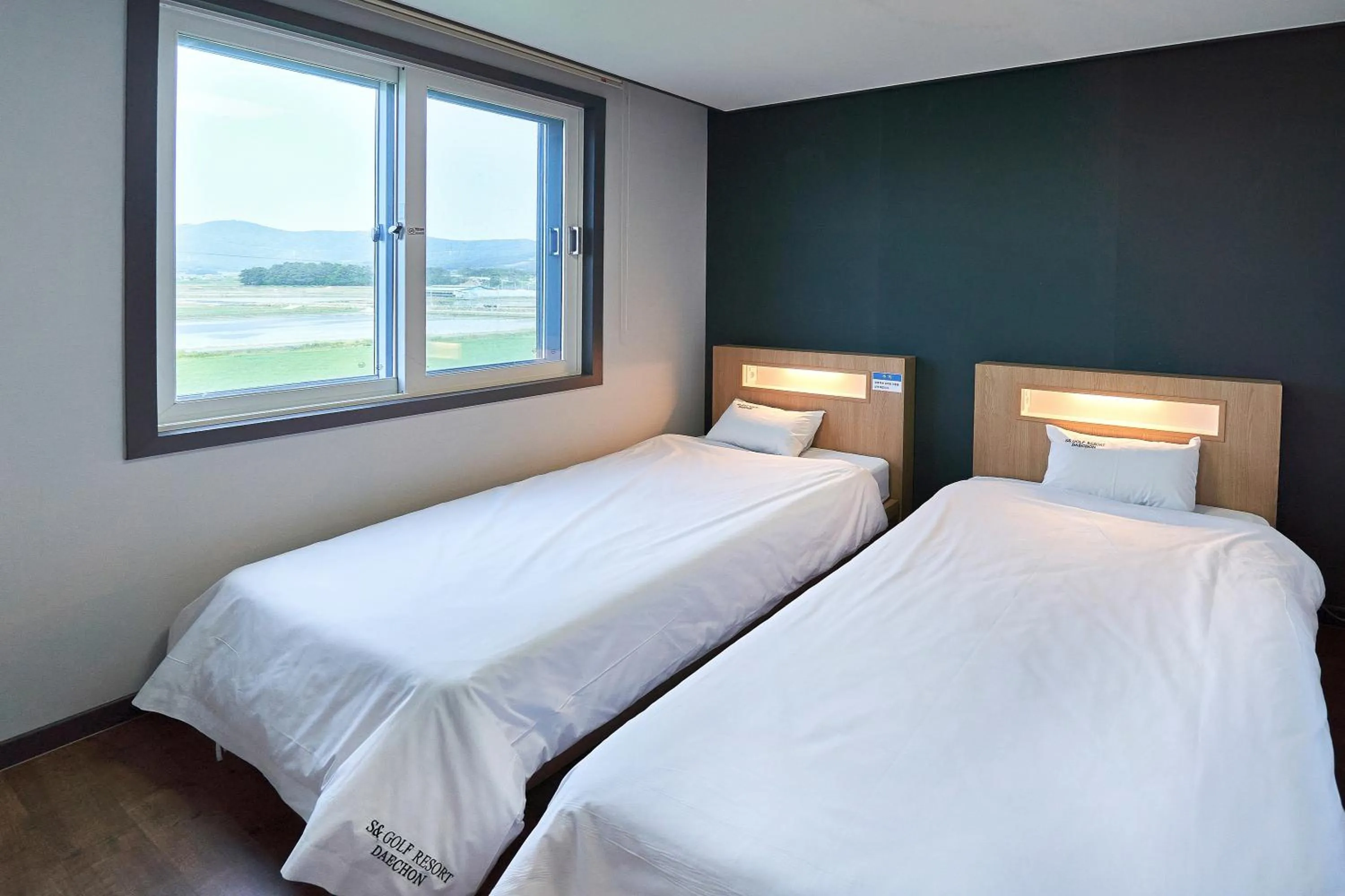 Bedroom, Bed in SN Hotel Daecheon