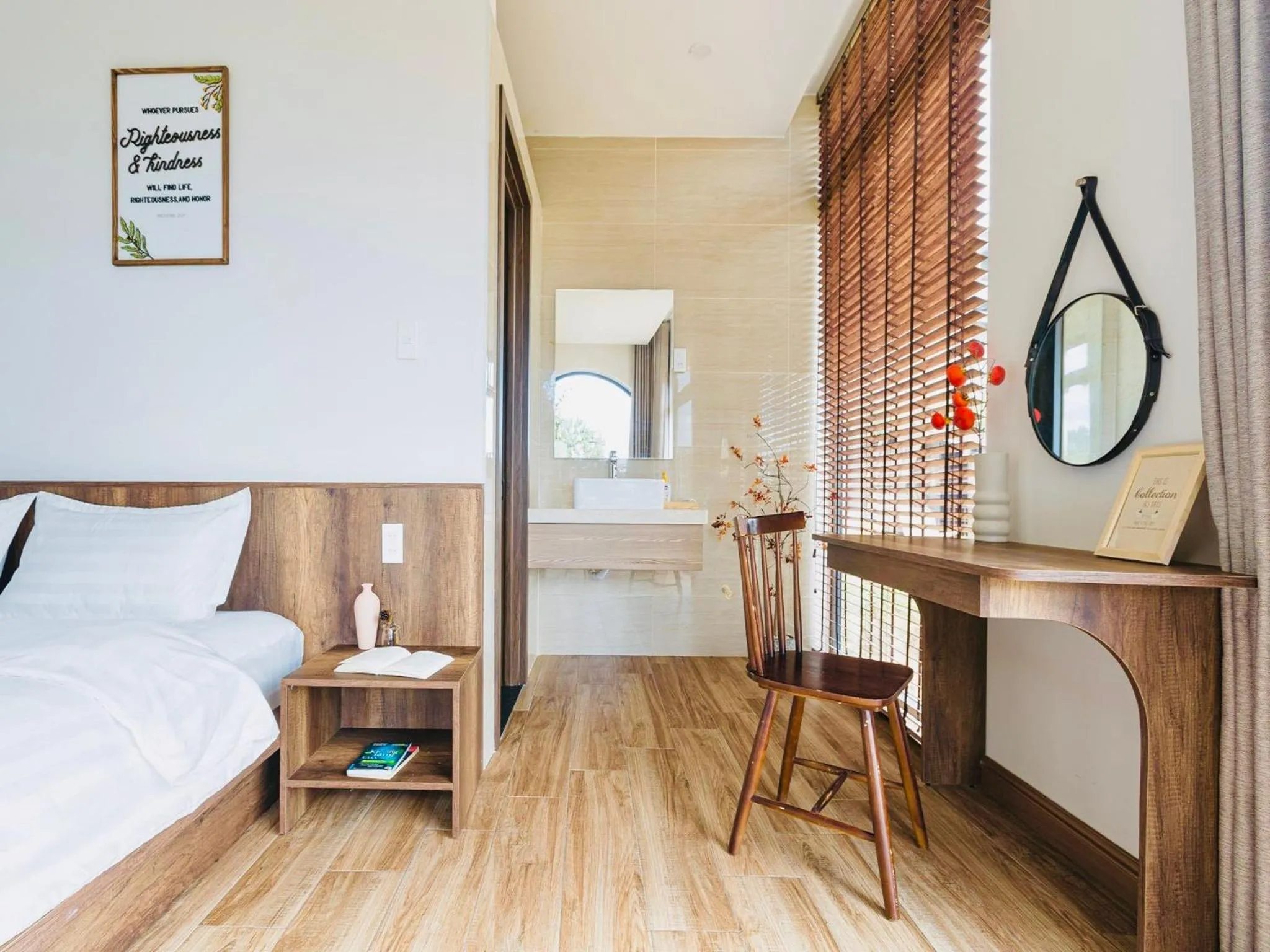 hair dresser, Bed in Đá Góc Nhà Boutique Hotel