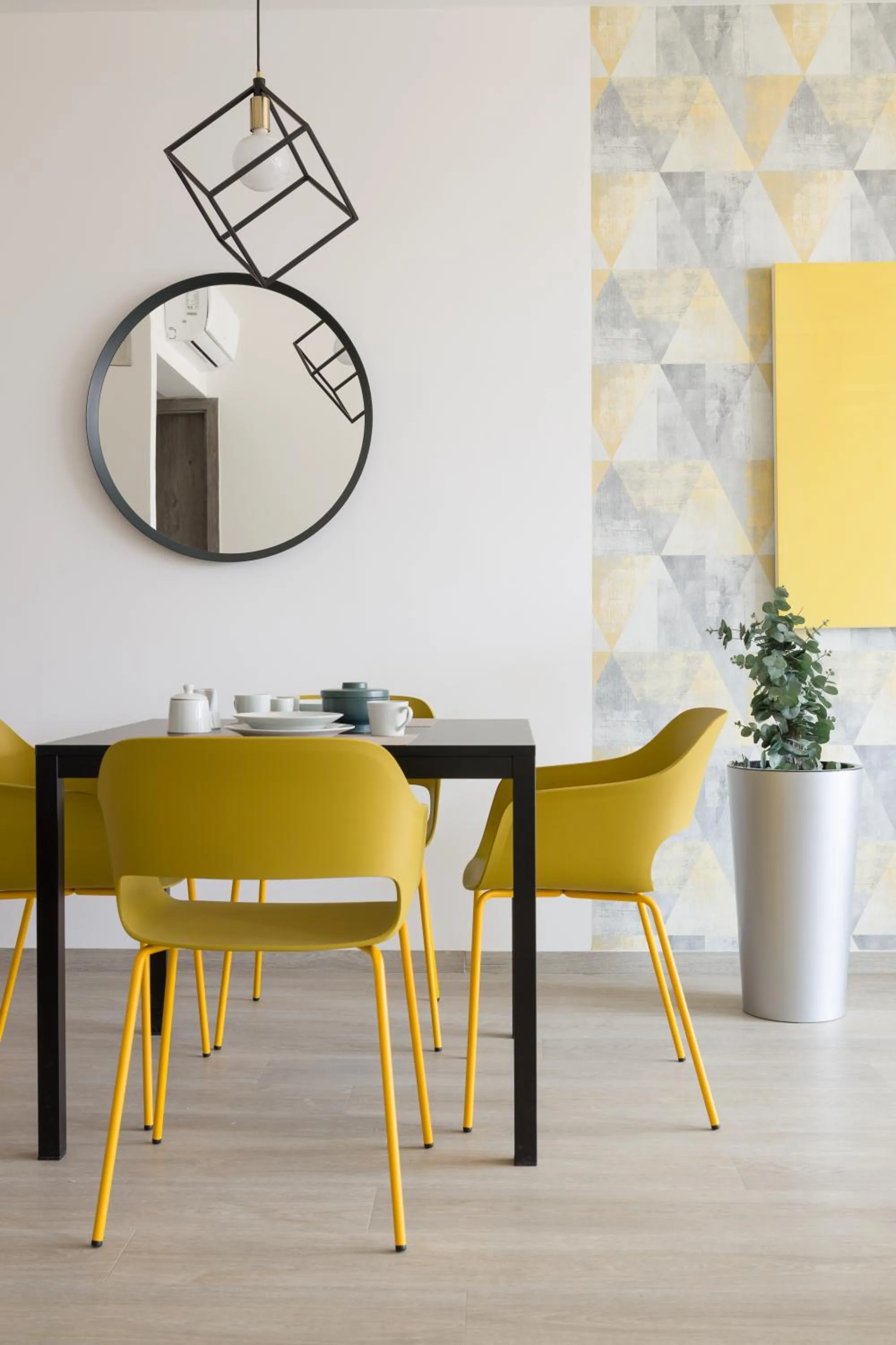 Dining area in Parizs Garden Apartments