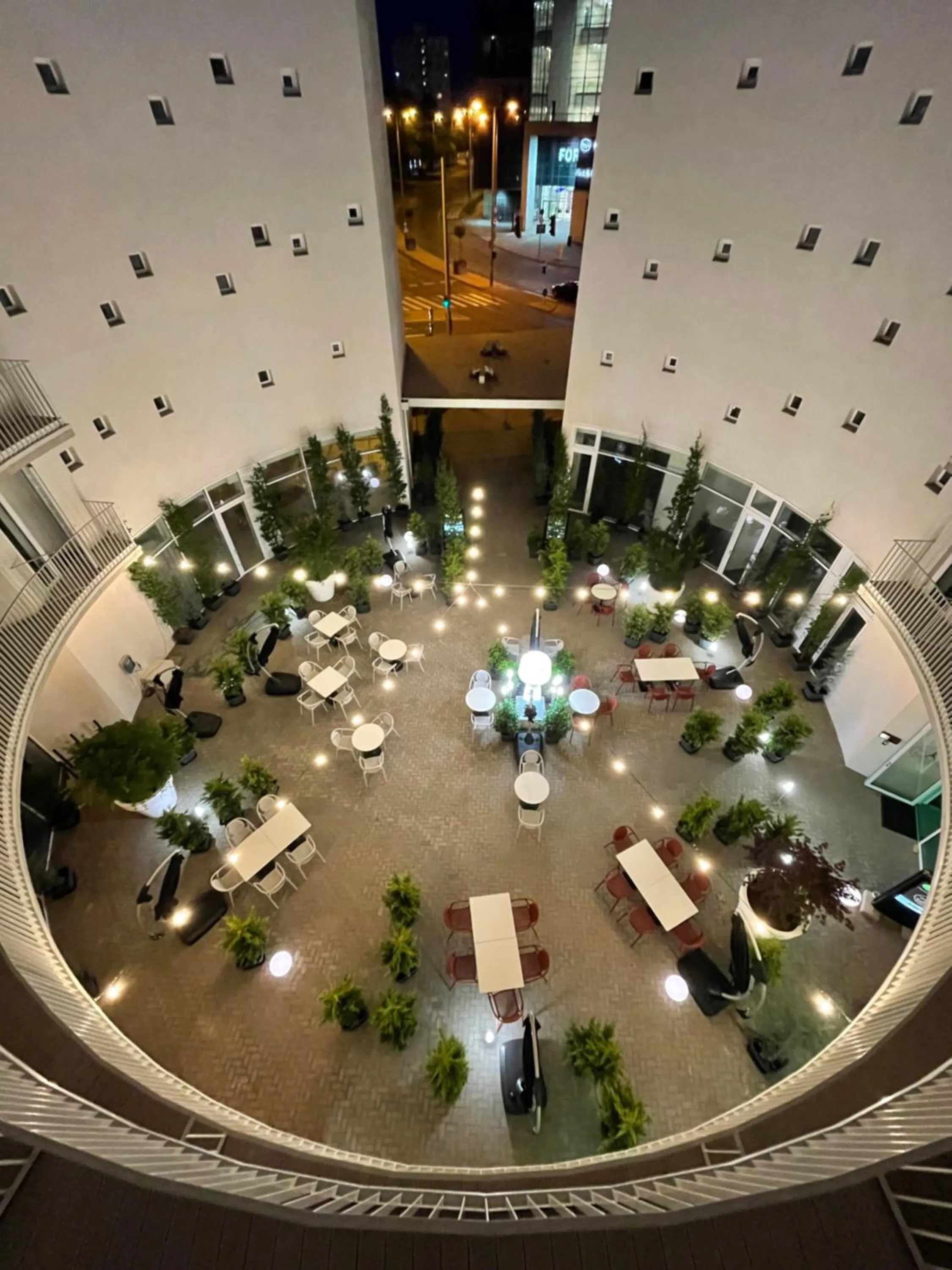 Property building in Parizs Garden Apartments