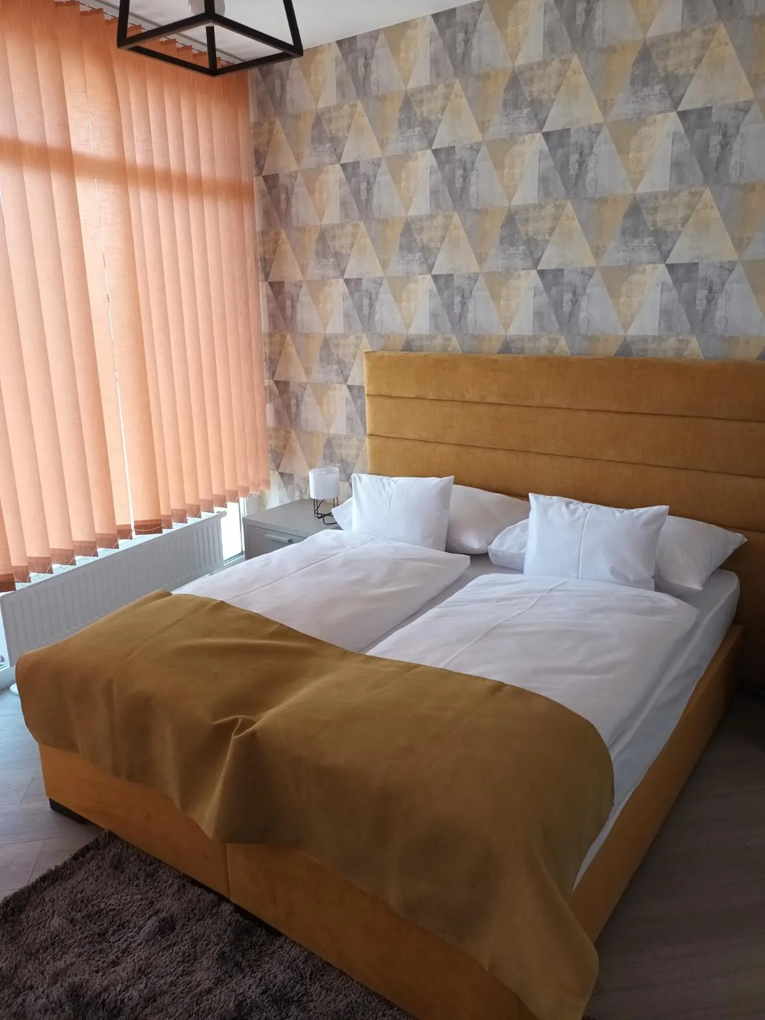 Bedroom, Bed in Parizs Garden Apartments