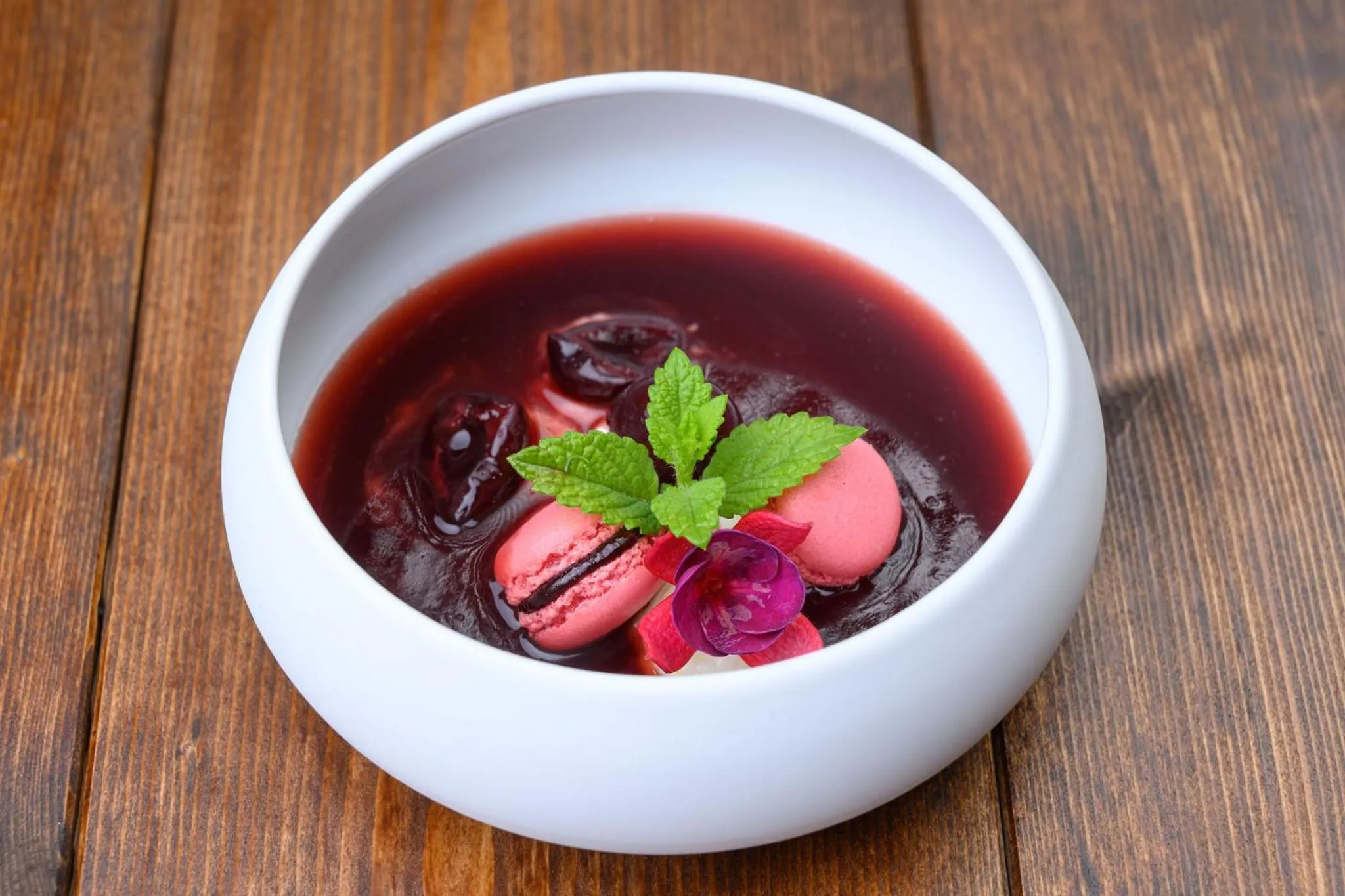 Restaurant/places to eat in Parizs Garden Apartments