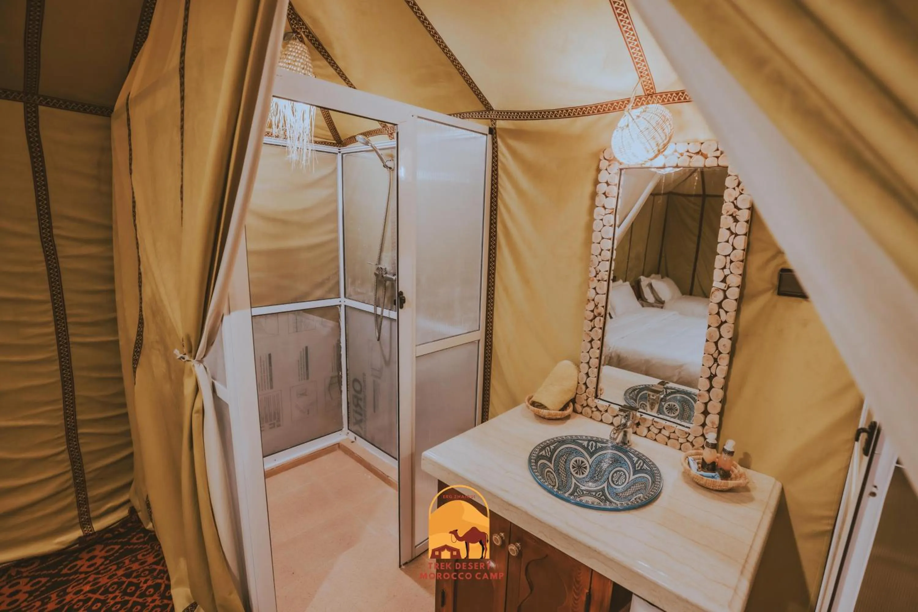 Shower in Trek desert Morocco Sarl