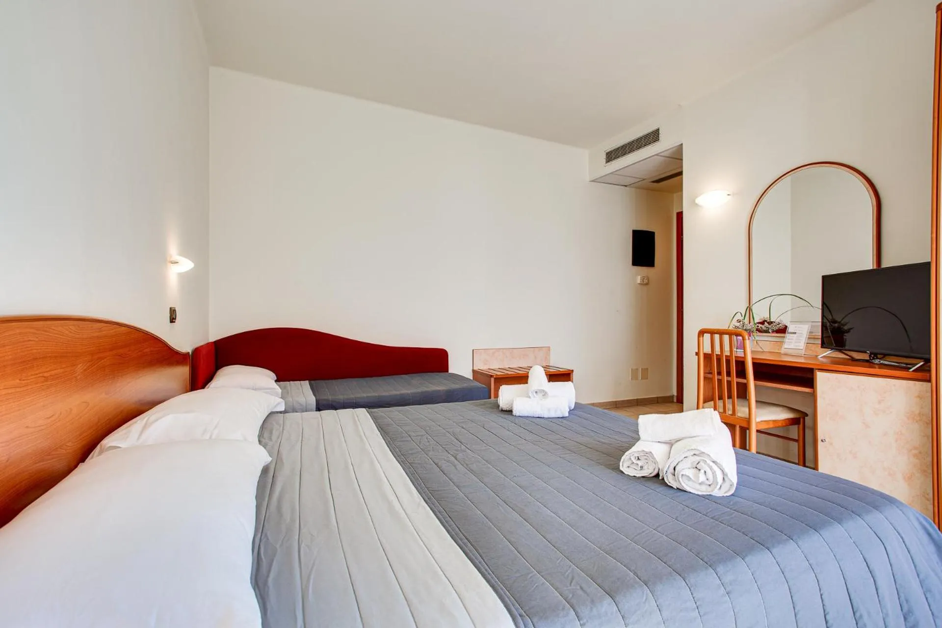 TV and multimedia, Bed in HOTEL VILLA MARIA