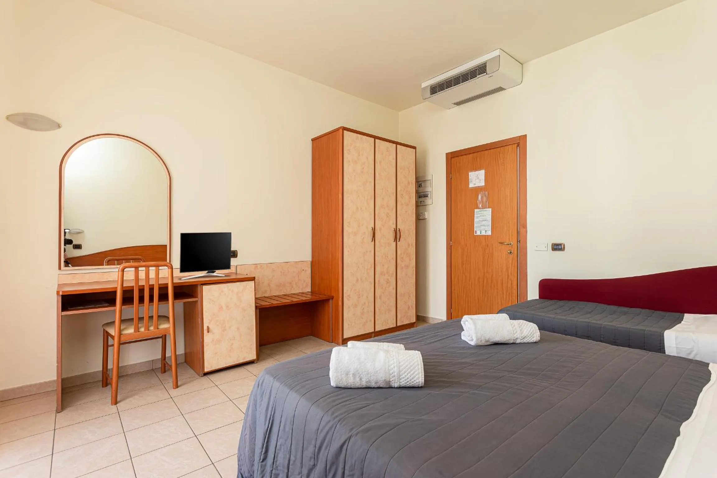 View (from property/room), Bed in HOTEL VILLA MARIA