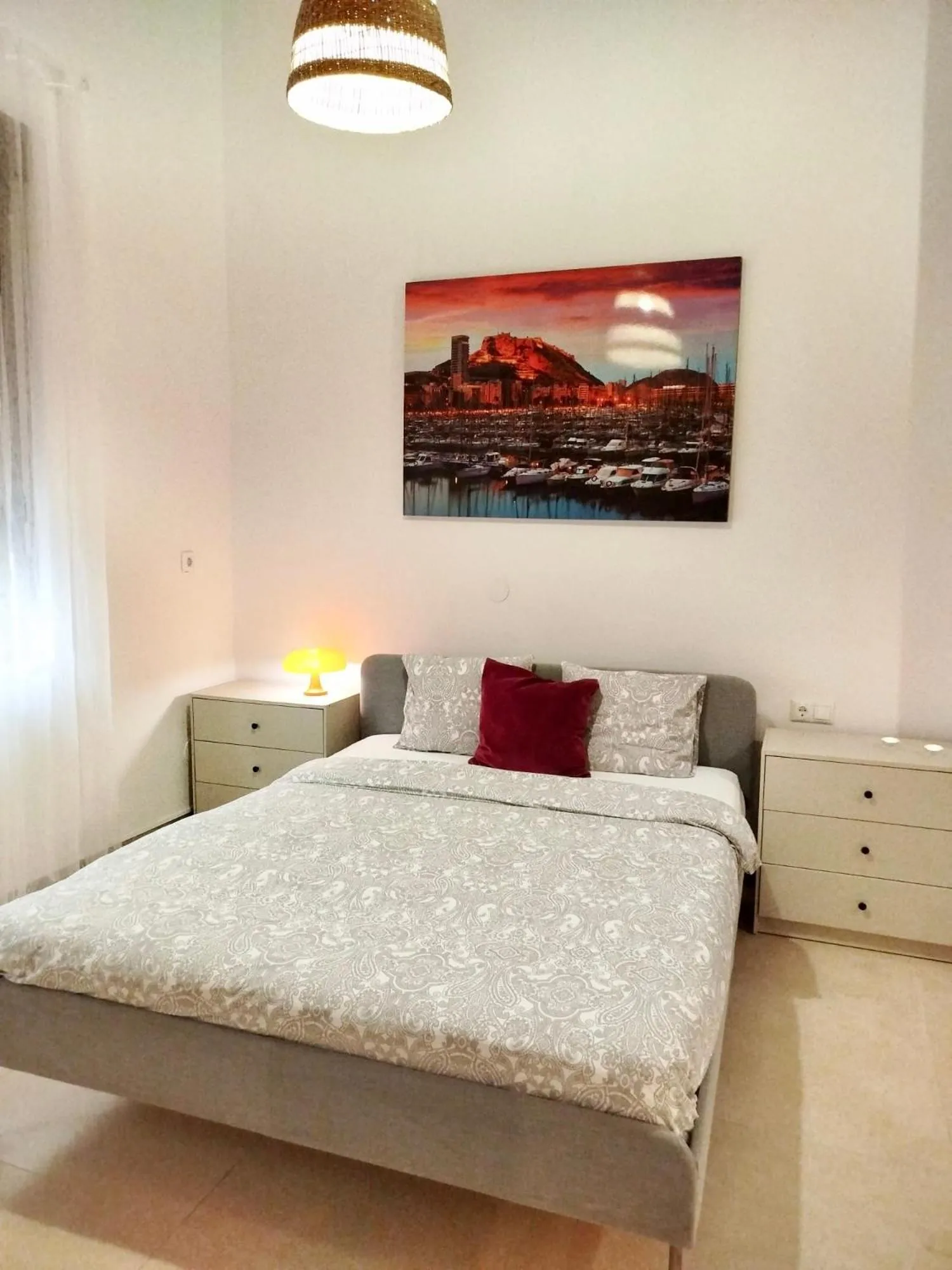 Bed in Soho Boho Apartments - with sunny rooftop terrace and fiber optic internet