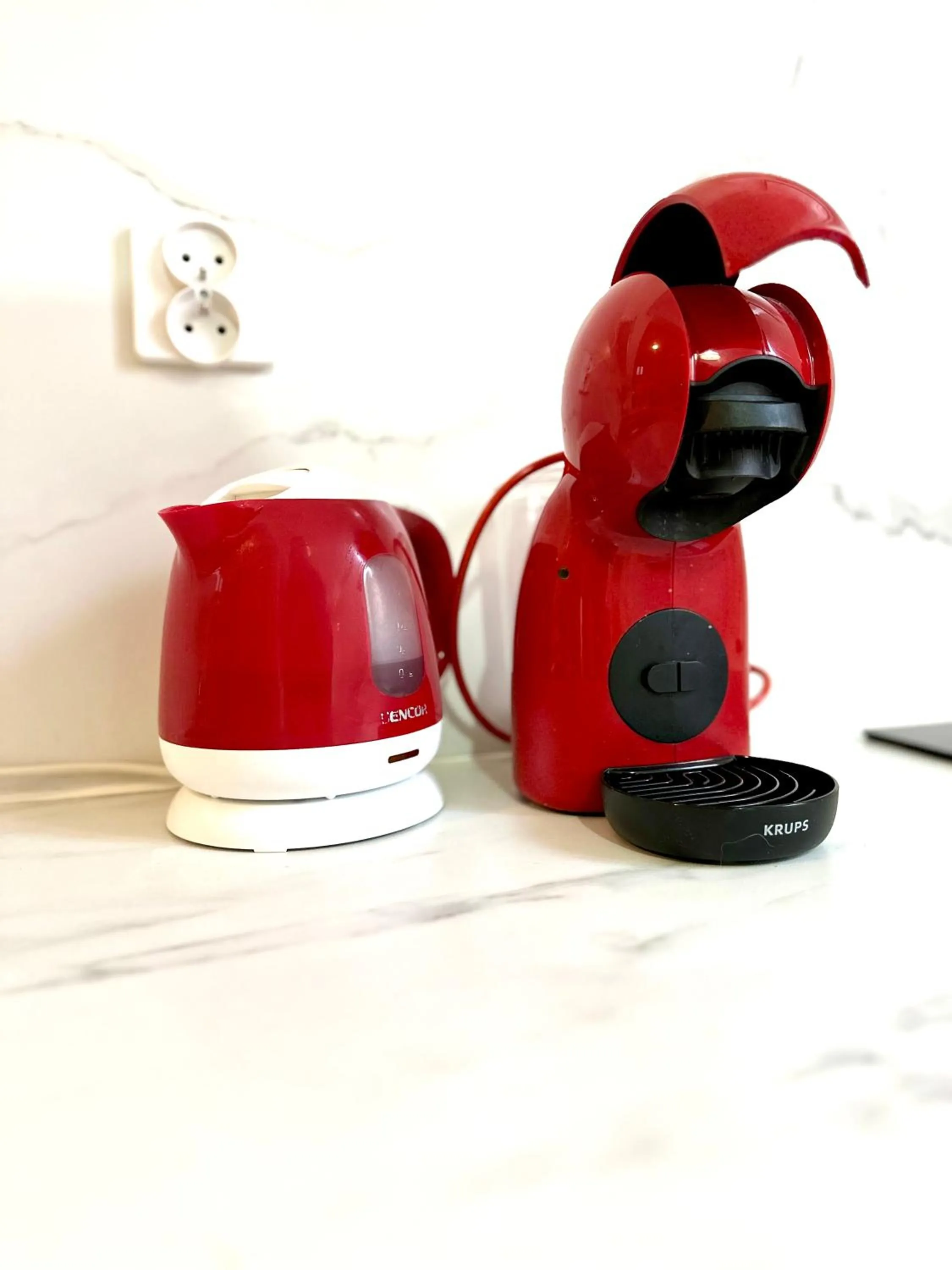 Coffee/tea facilities in Soho Boho Apartments - with sunny rooftop terrace and fiber optic internet