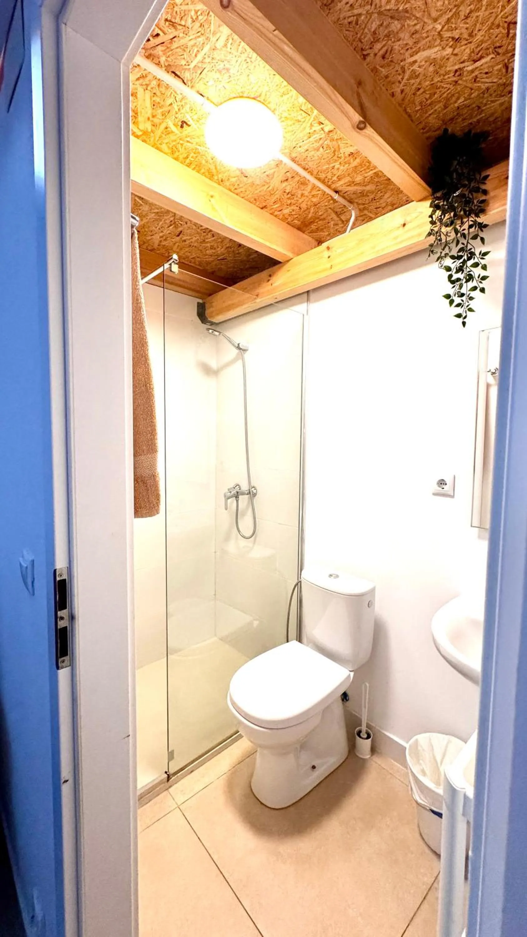 Toilet in Soho Boho Apartments - with sunny rooftop terrace and fiber optic internet