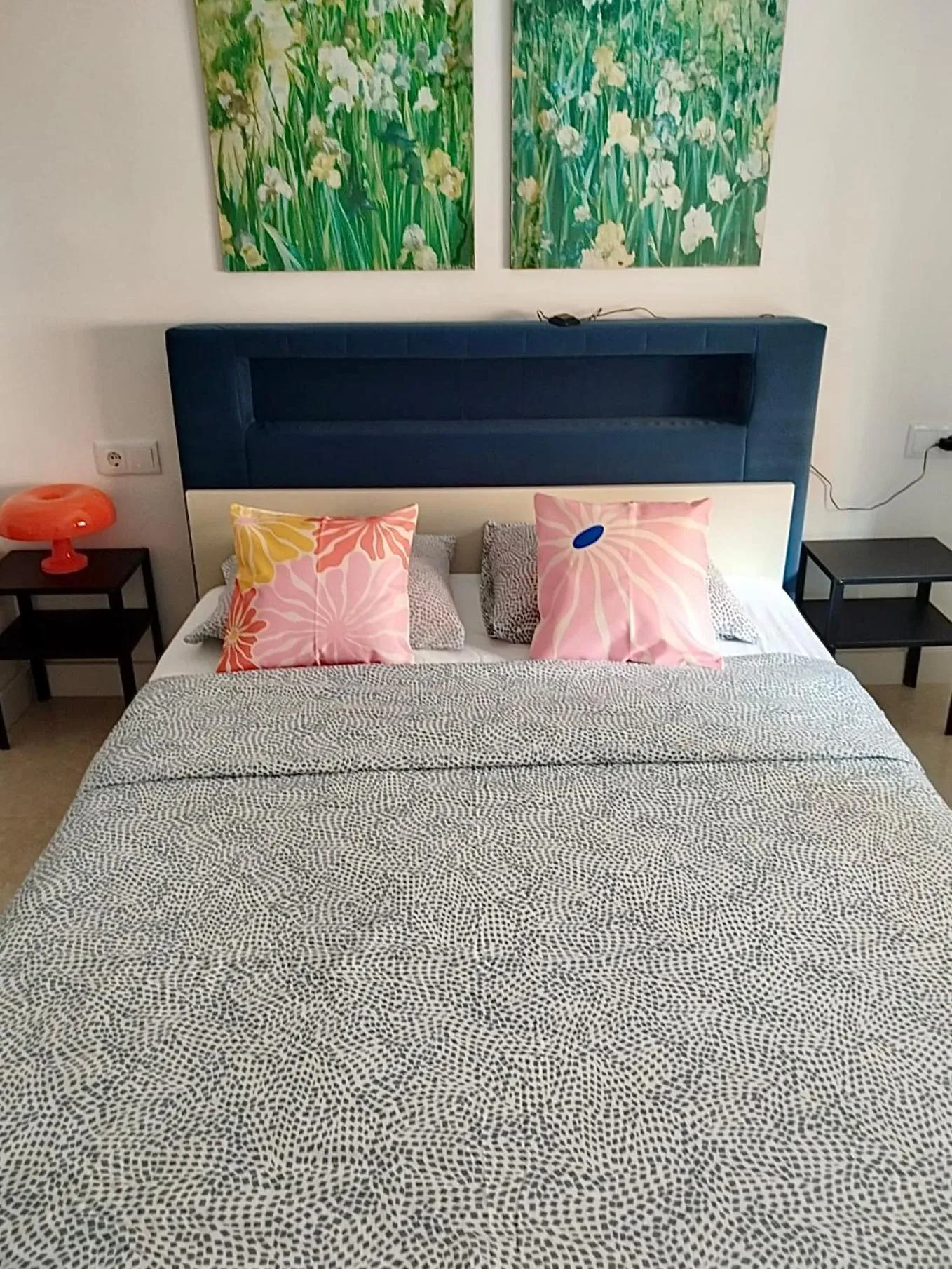 Bed in Soho Boho Apartments - with sunny rooftop terrace and fiber optic internet