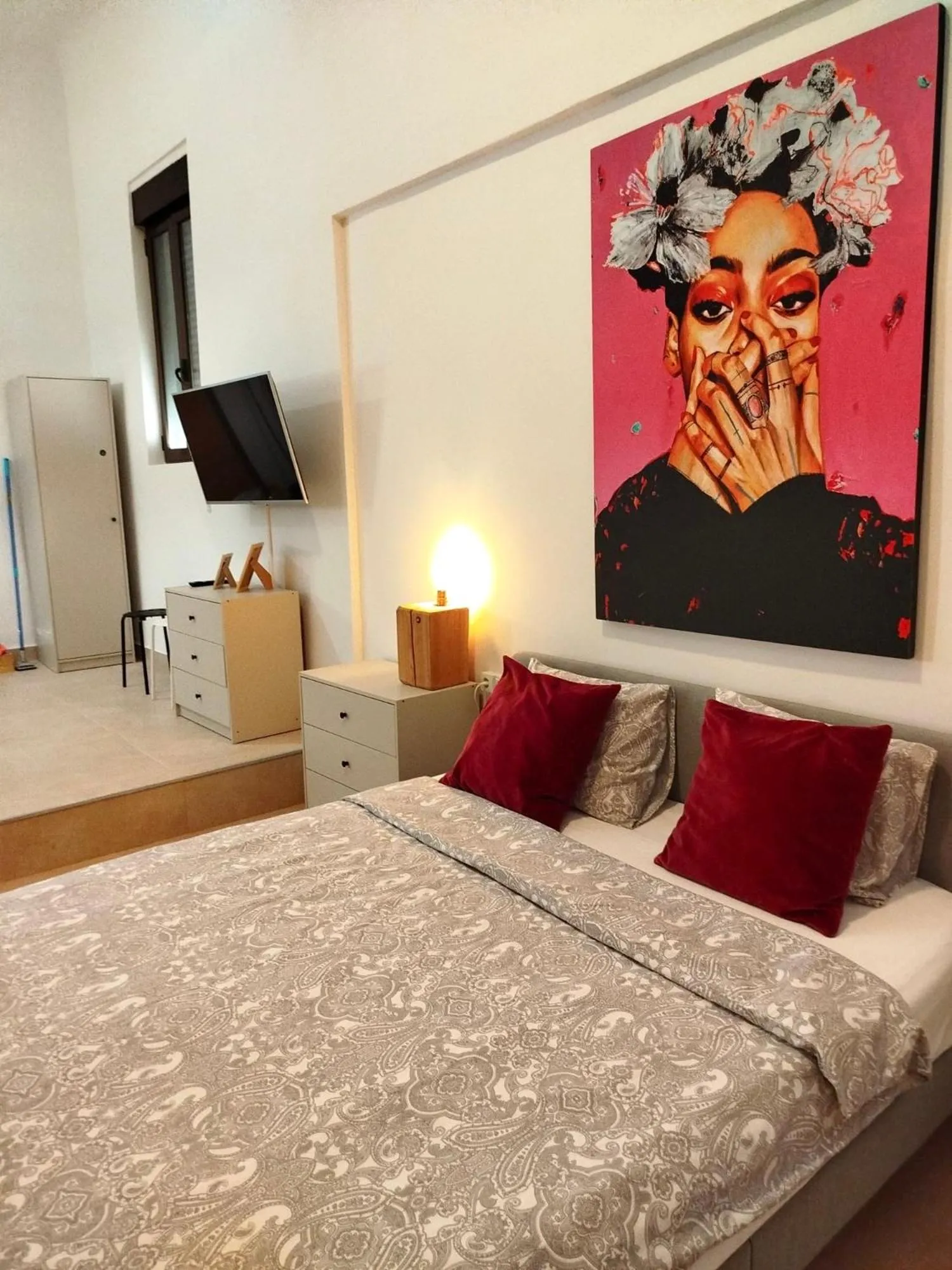 Bed in Soho Boho Apartments - with sunny rooftop terrace and fiber optic internet