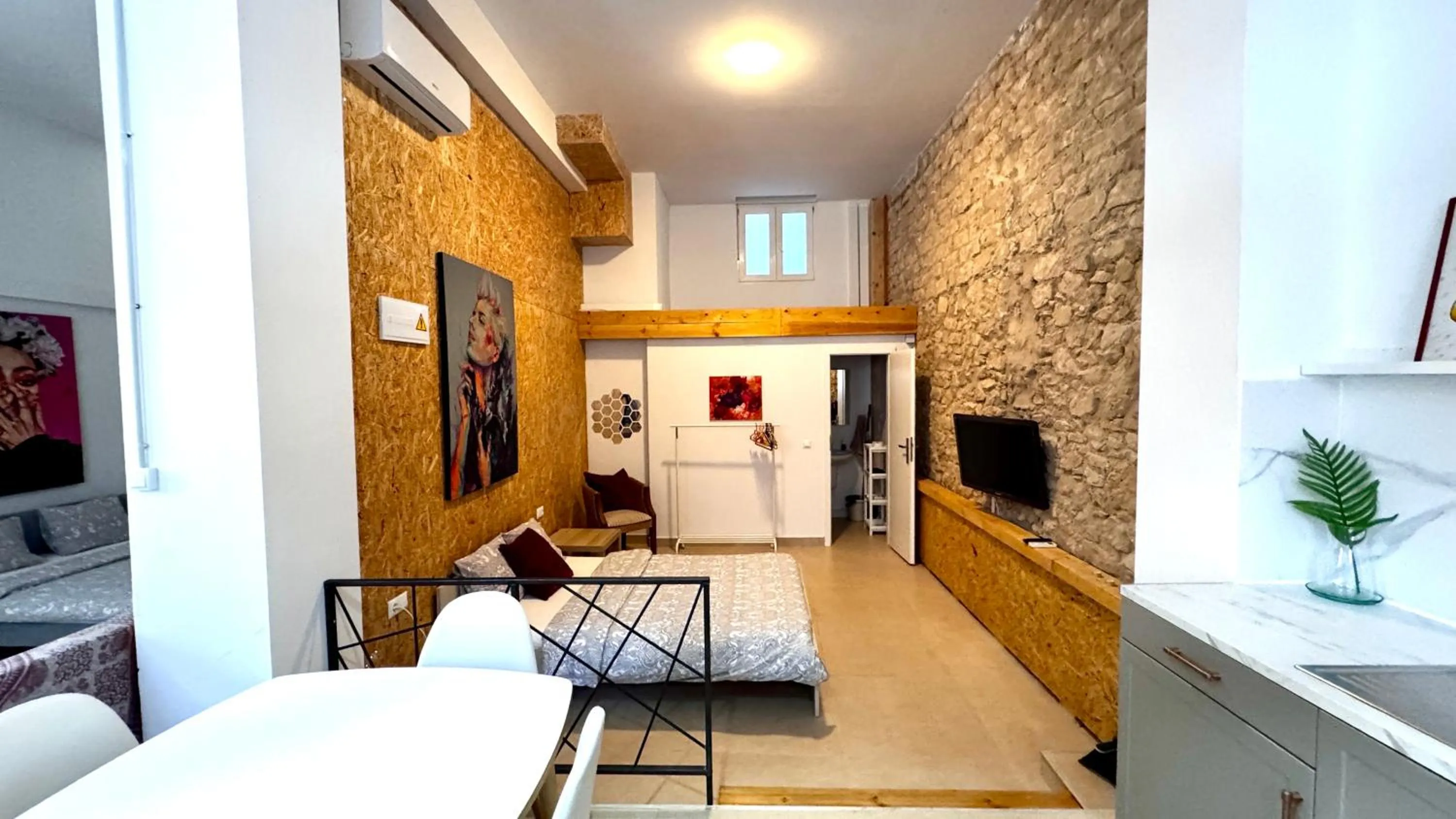 TV and multimedia in Soho Boho Apartments - with sunny rooftop terrace and fiber optic internet