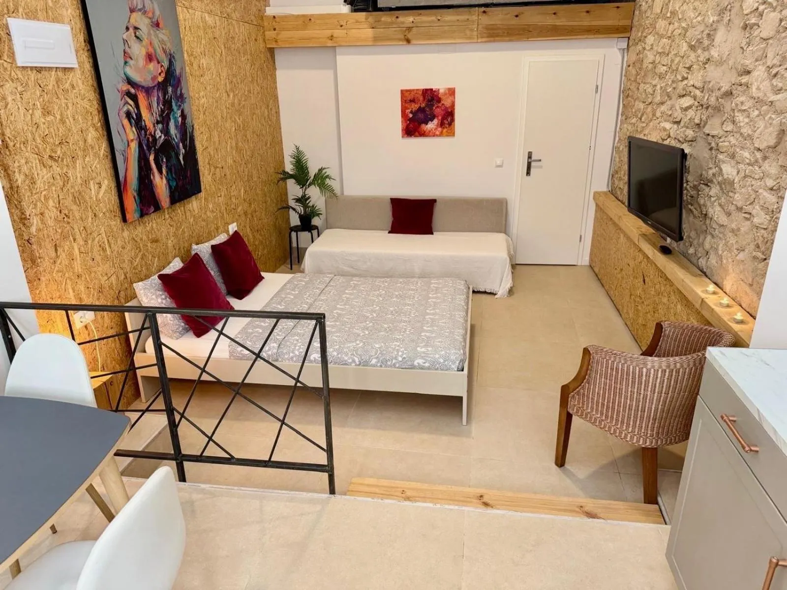 Bed in Soho Boho Apartments - with sunny rooftop terrace and fiber optic internet