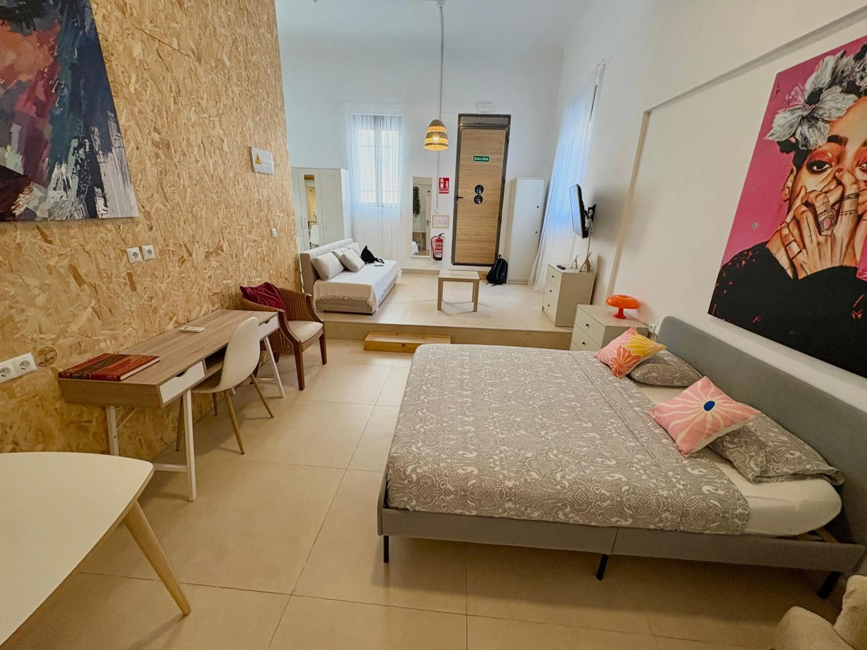 Bed in Soho Boho Apartments - with sunny rooftop terrace and fiber optic internet