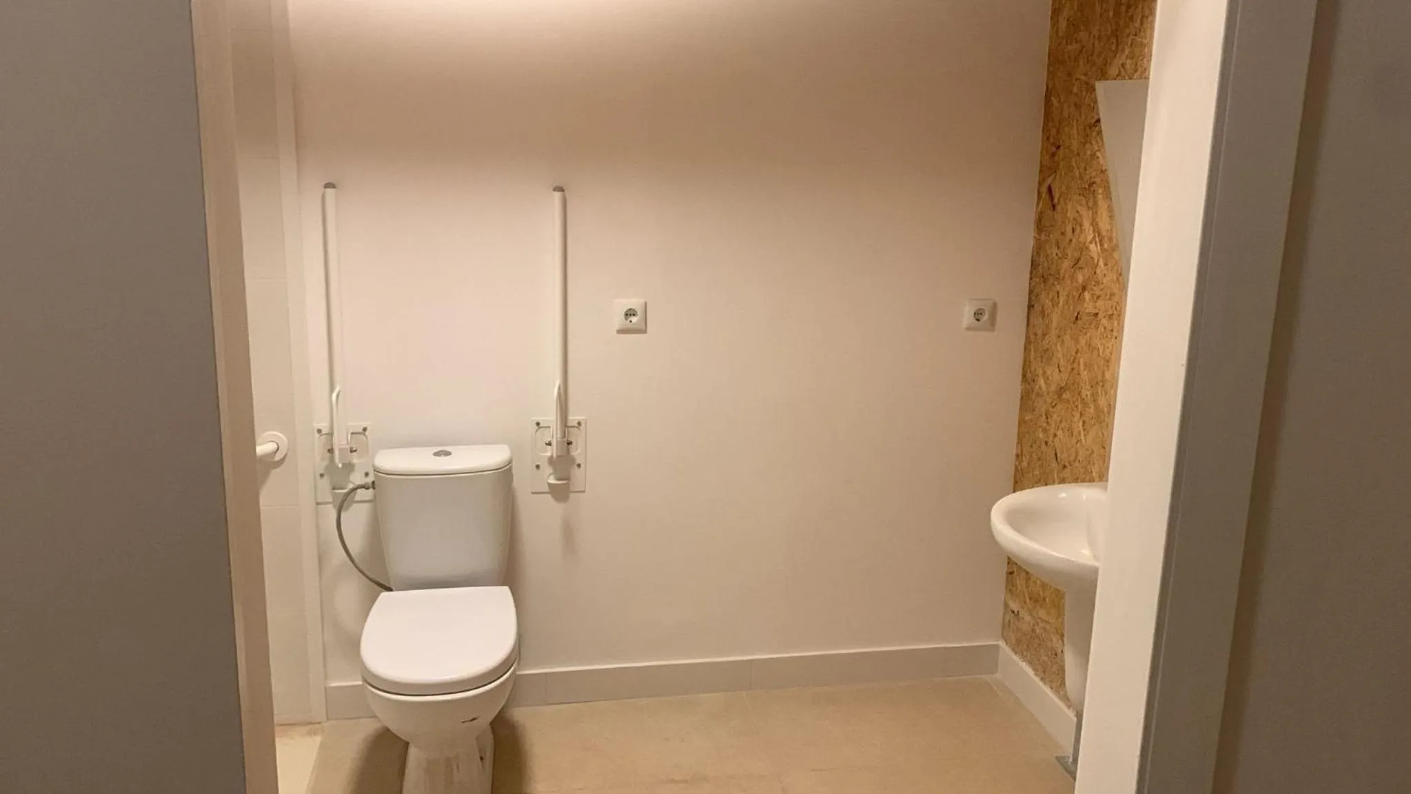 Toilet in Soho Boho Apartments - with sunny rooftop terrace and fiber optic internet