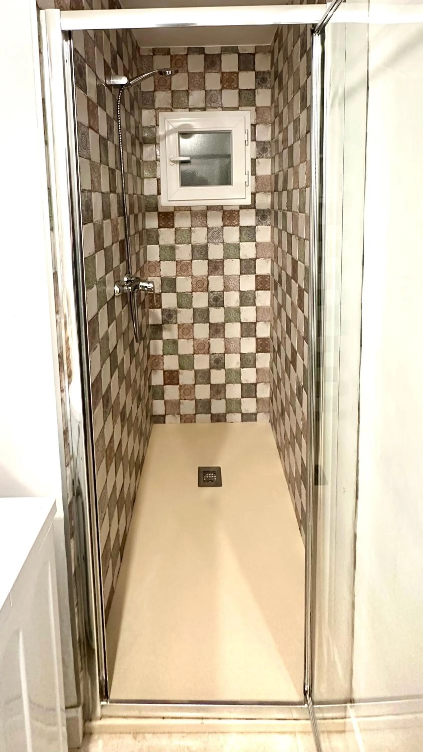 Shower in Soho Boho Apartments - with sunny rooftop terrace and fiber optic internet