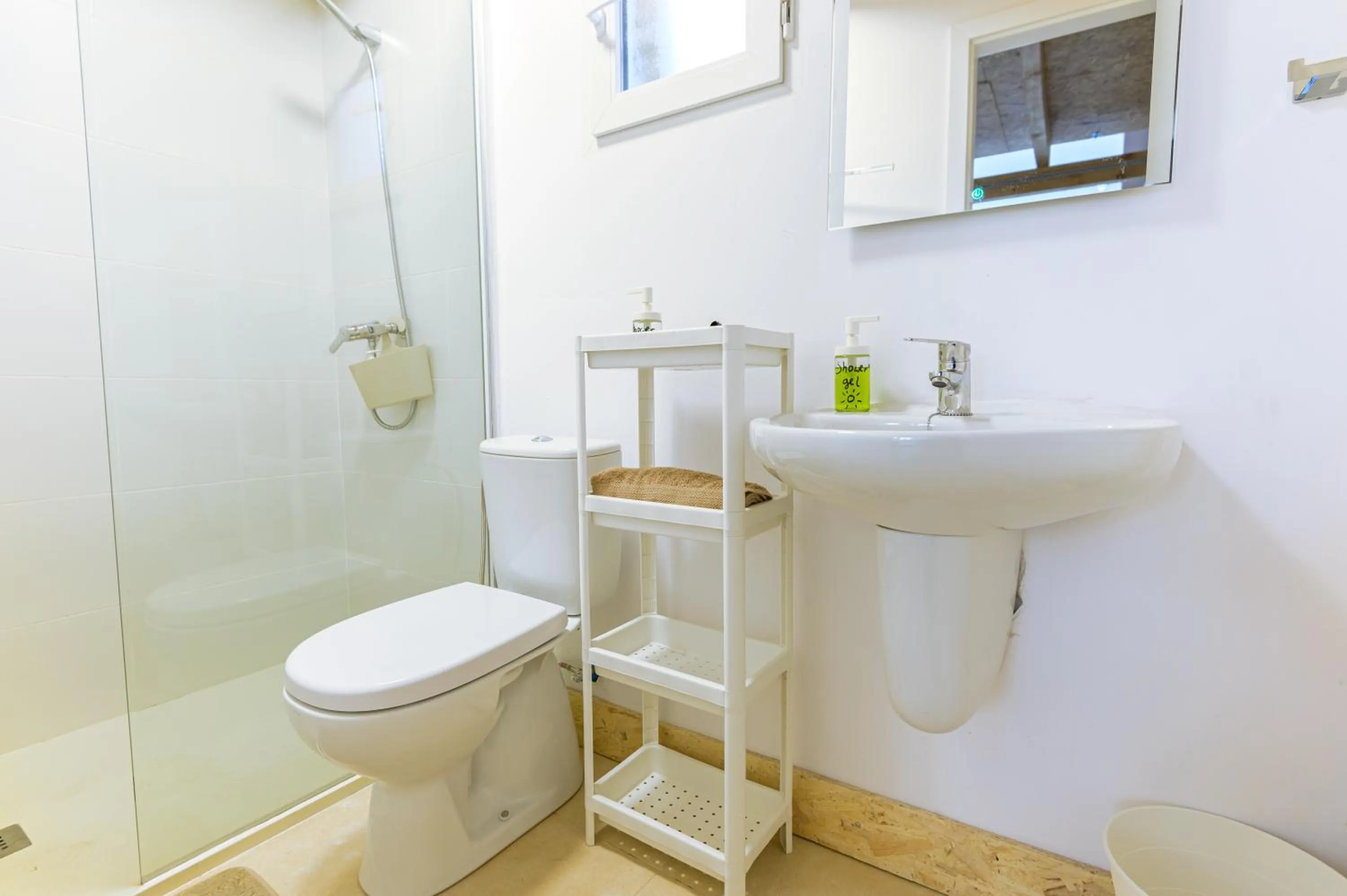 Shower in Soho Boho Apartments - with sunny rooftop terrace and fiber optic internet