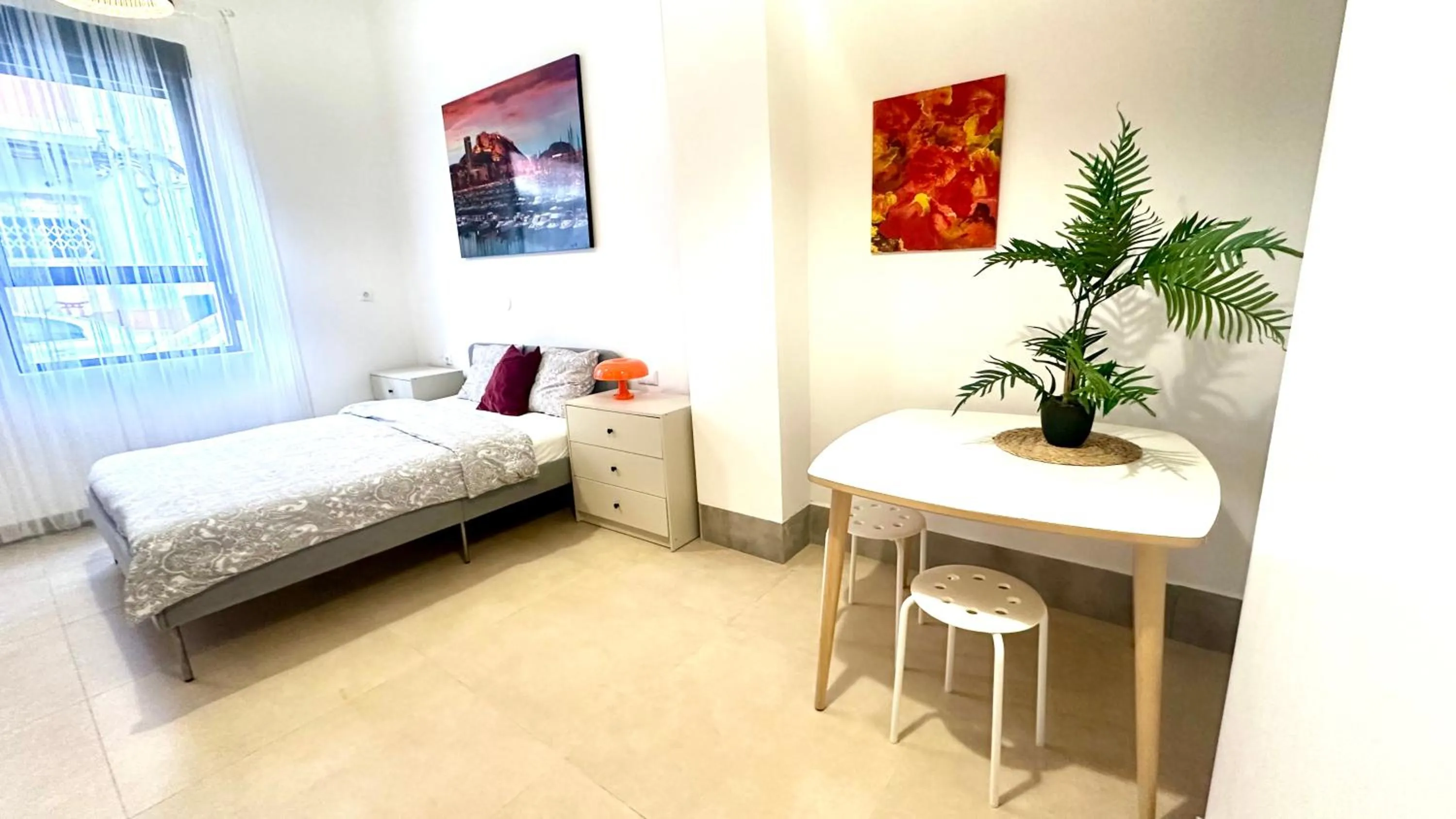 Bed in Soho Boho Apartments - with sunny rooftop terrace and fiber optic internet