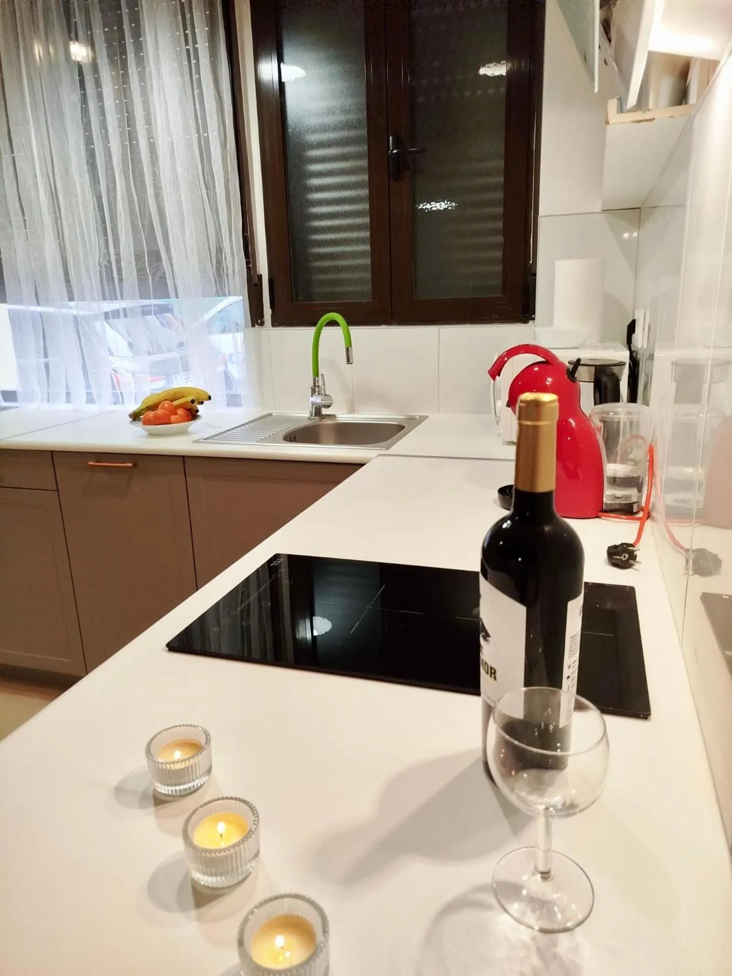 Kitchen or kitchenette in Soho Boho Apartments - with sunny rooftop terrace and fiber optic internet