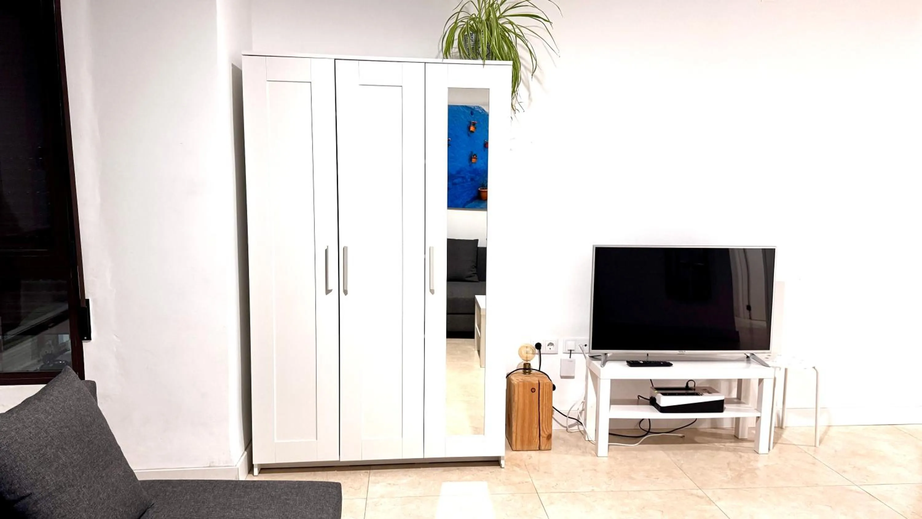 TV and multimedia in Soho Boho Apartments - with sunny rooftop terrace and fiber optic internet